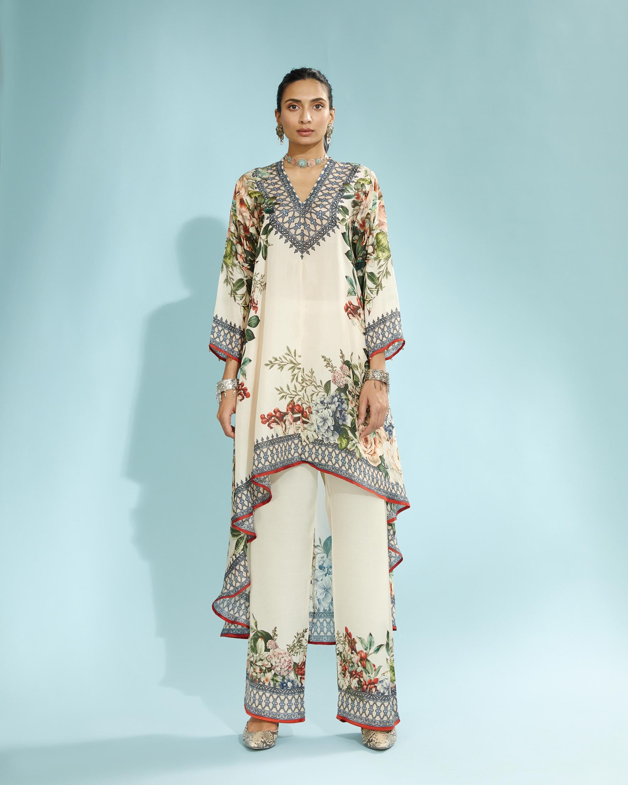 A Notting Hill Summer : Aarvi - Beige