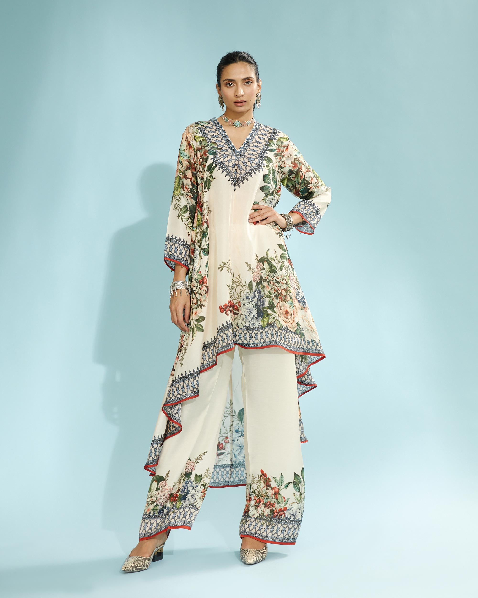 A Notting Hill Summer : Aarvi - Beige