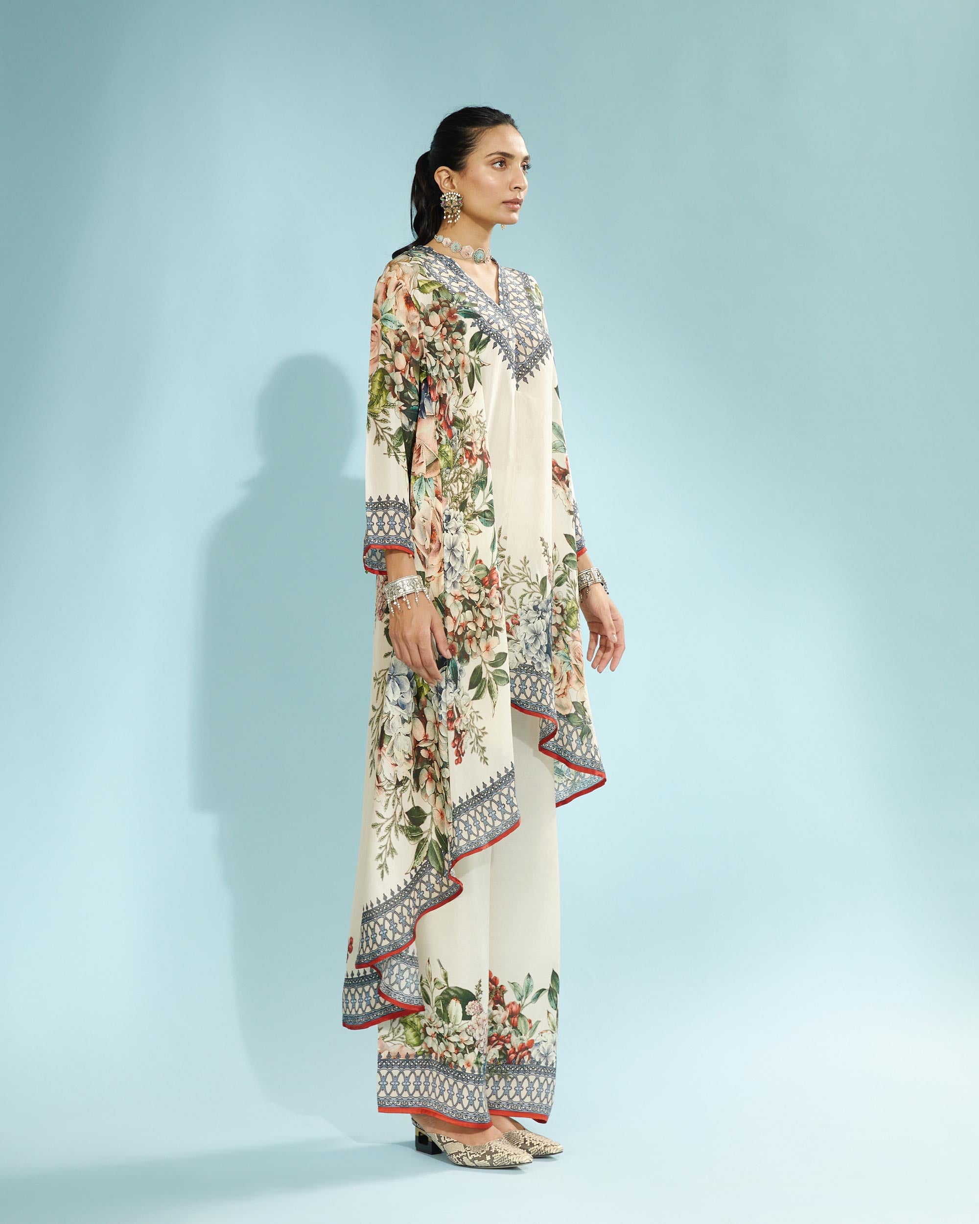A Notting Hill Summer : Aarvi - Beige
