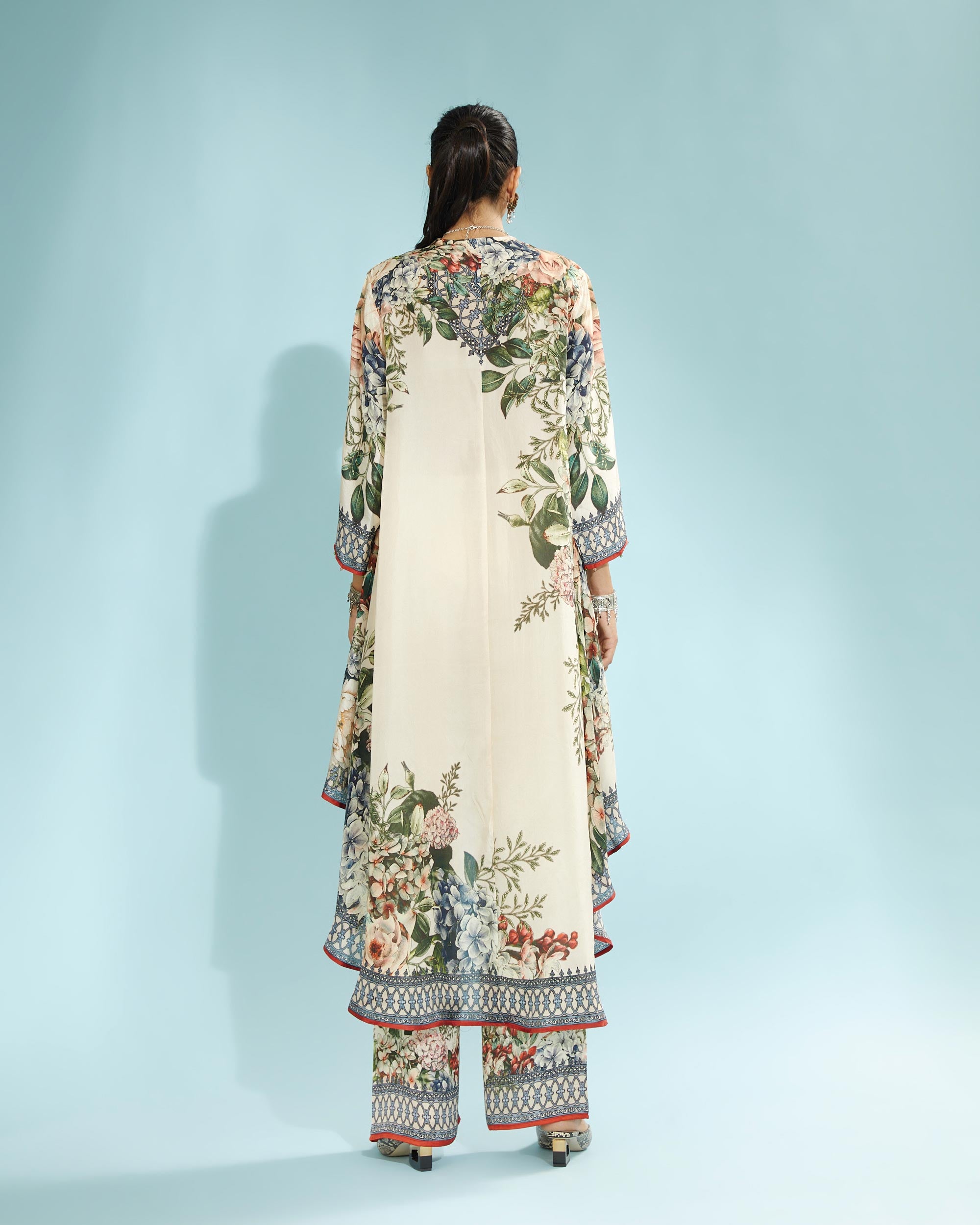 A Notting Hill Summer : Aarvi - Beige