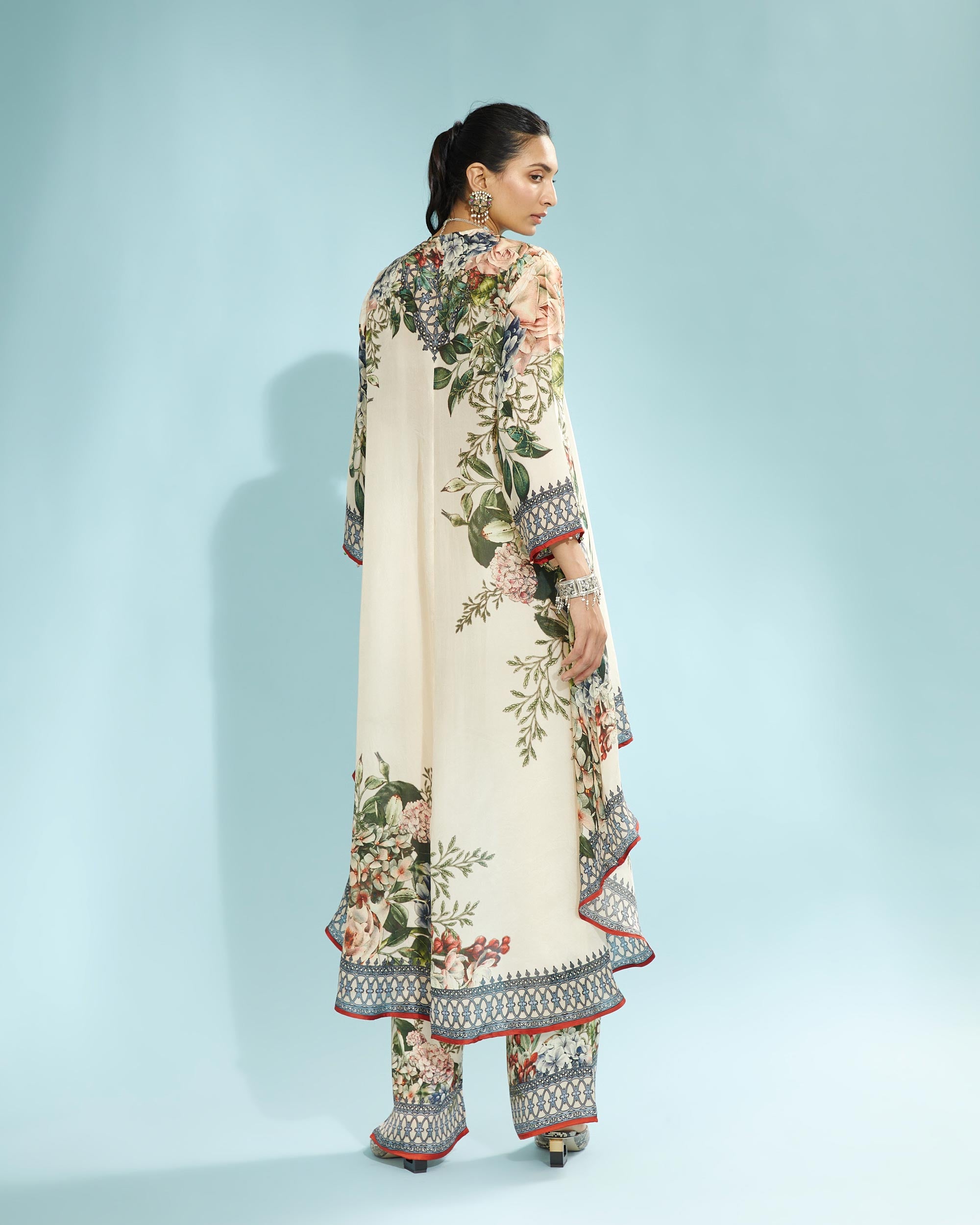 A Notting Hill Summer : Aarvi - Beige