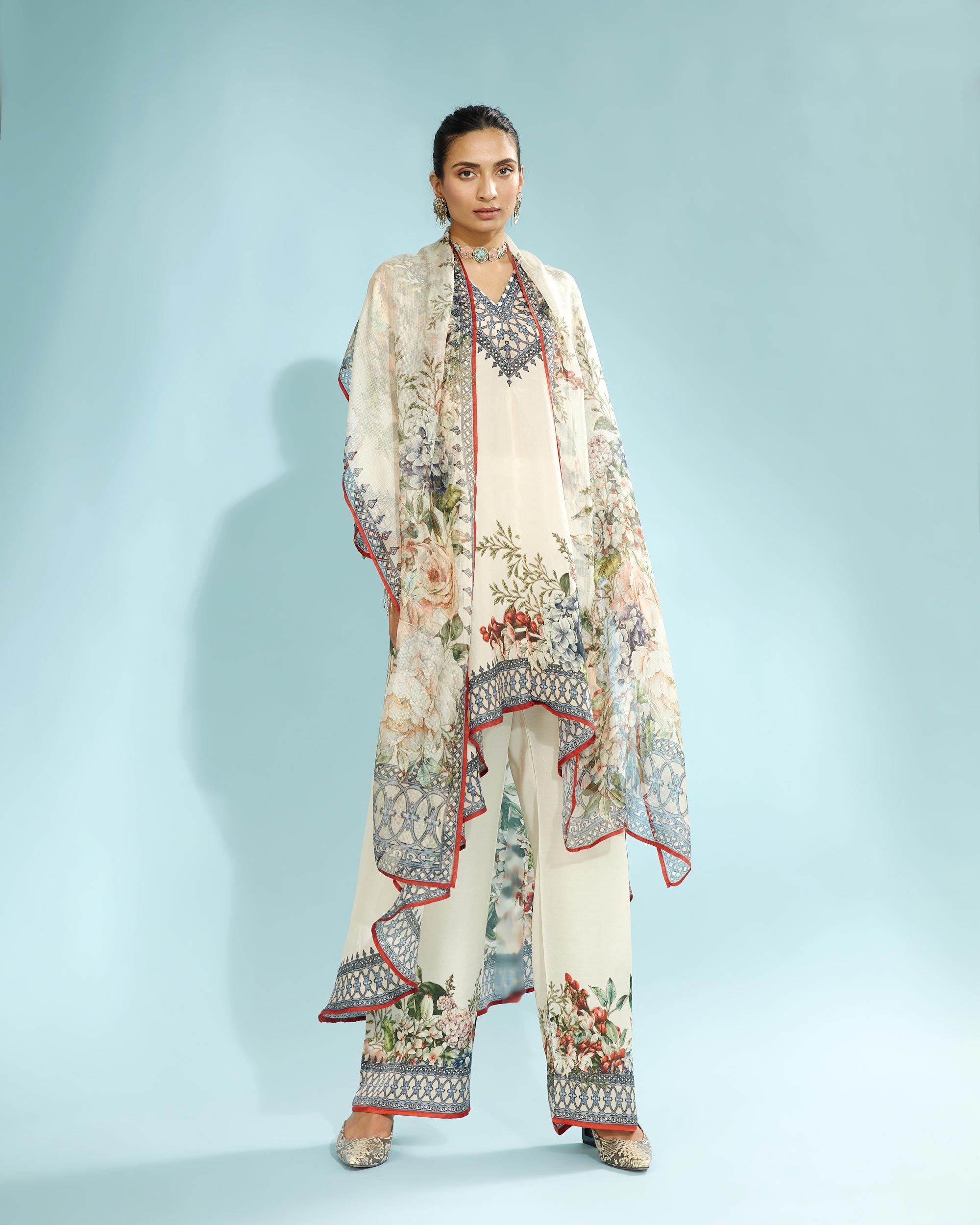 A Notting Hill Summer : Aarvi - Beige