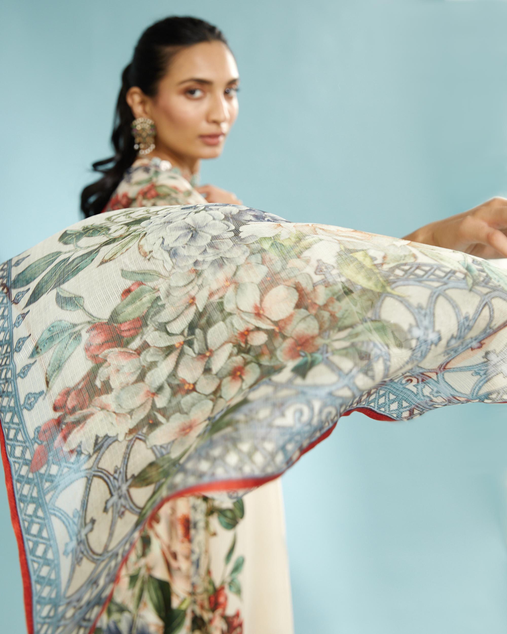 A Notting Hill Summer : Aarvi - Beige