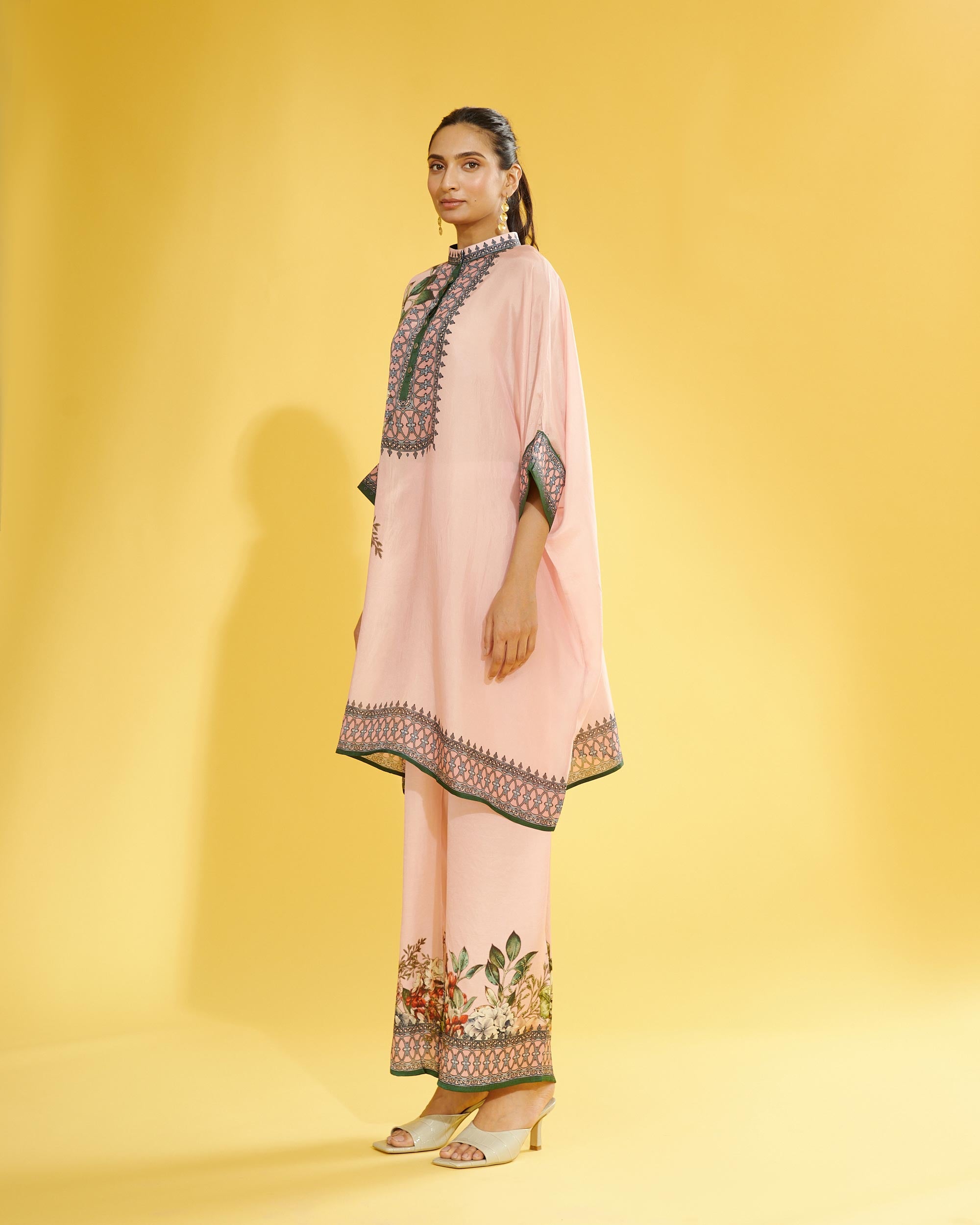 A Notting Hill Summer : Chanel 36" - Blush