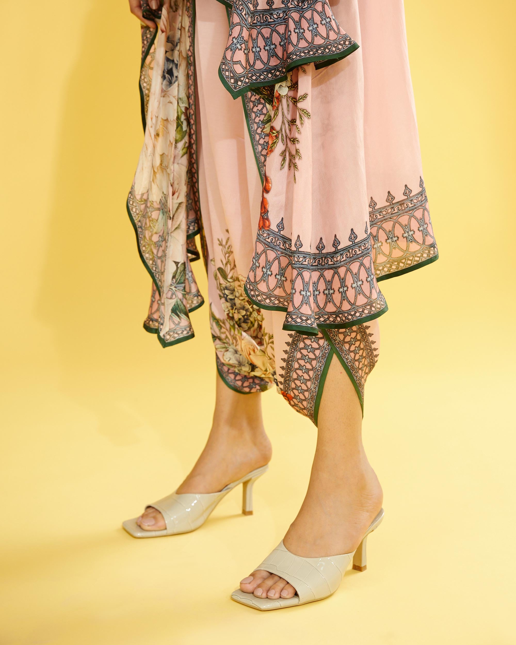 A Notting Hill Summer : Aafreen - Blush