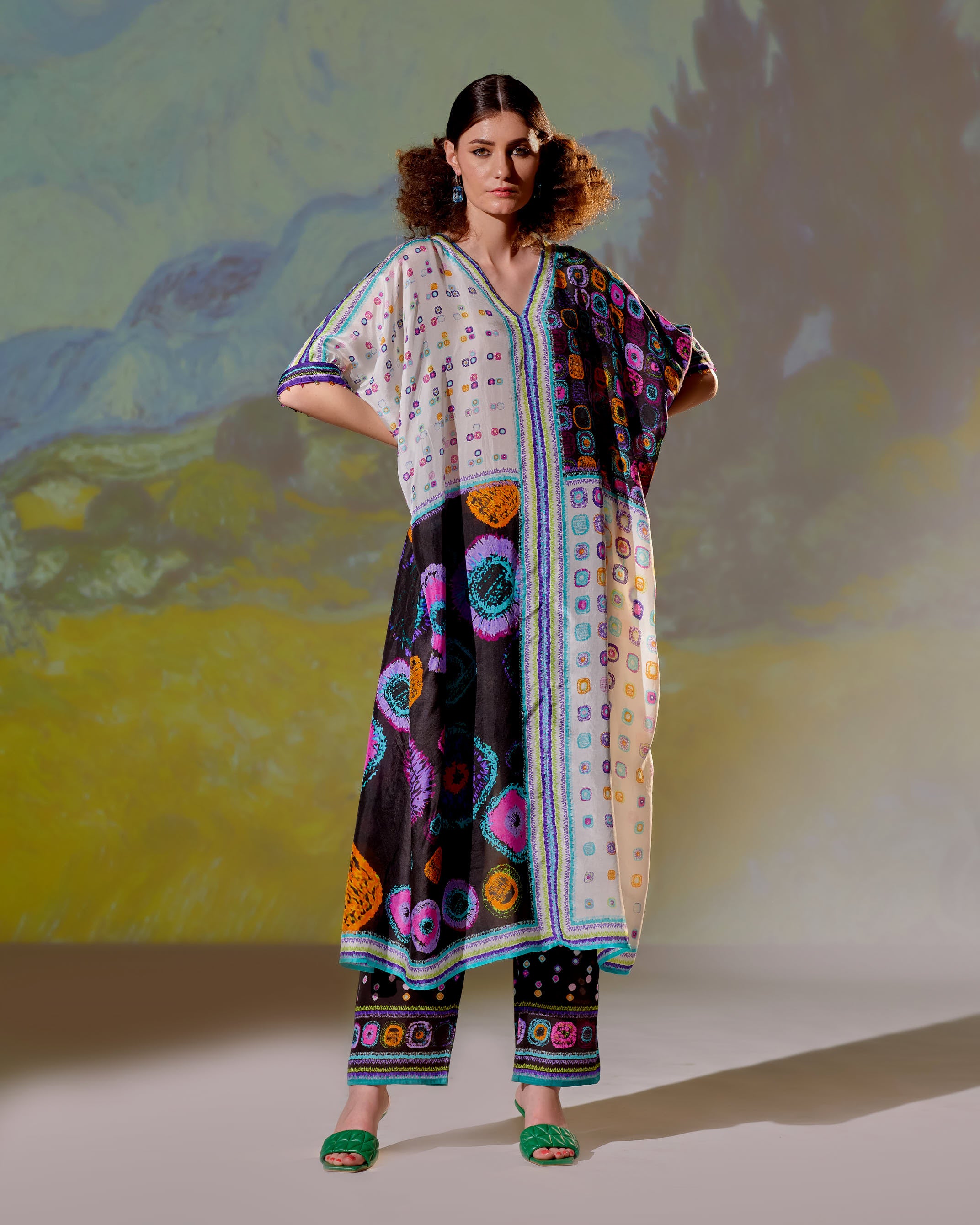Loving Vincent Iris : Majida - Ivory/Black