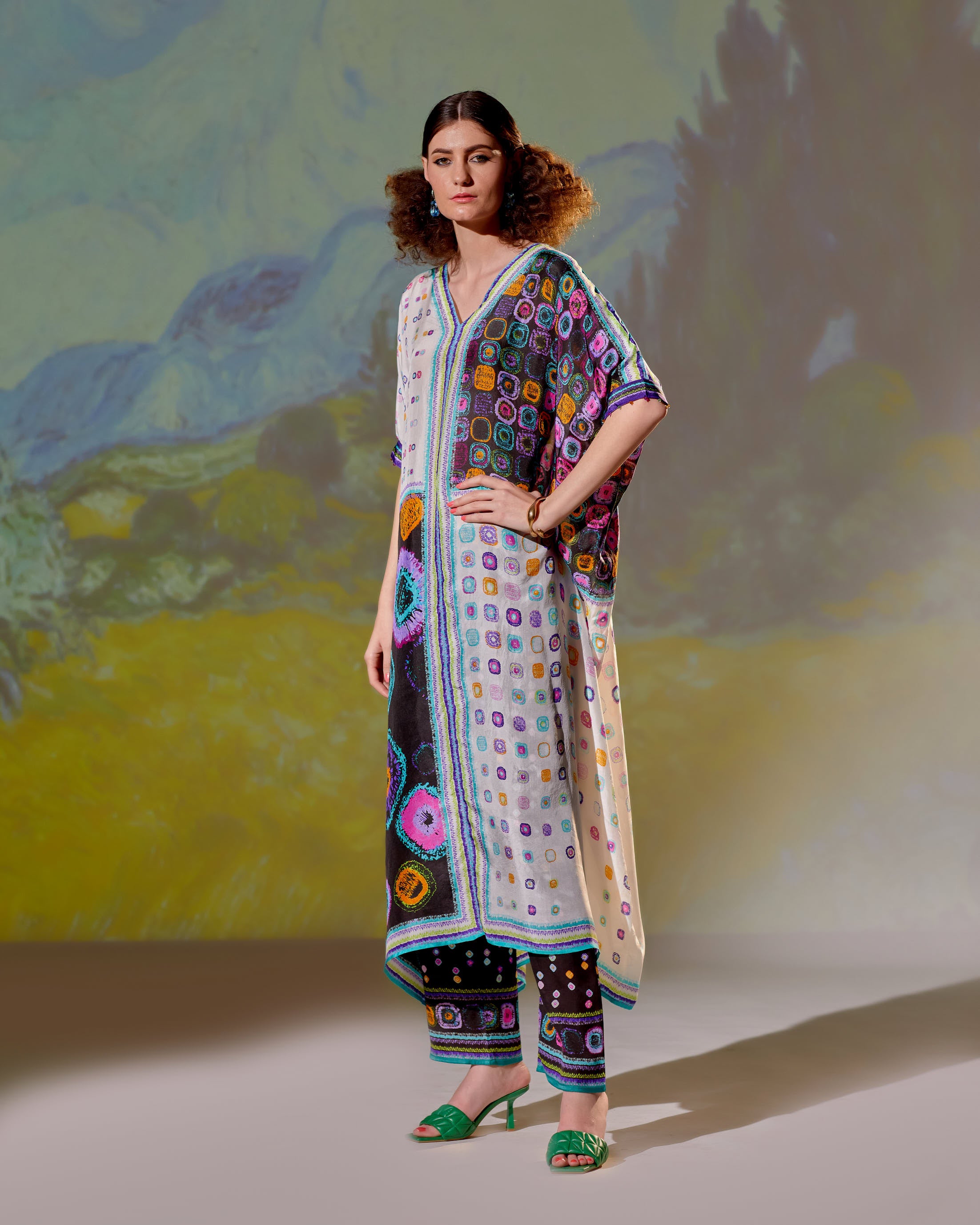 Loving Vincent Iris : Majida - Ivory/Black