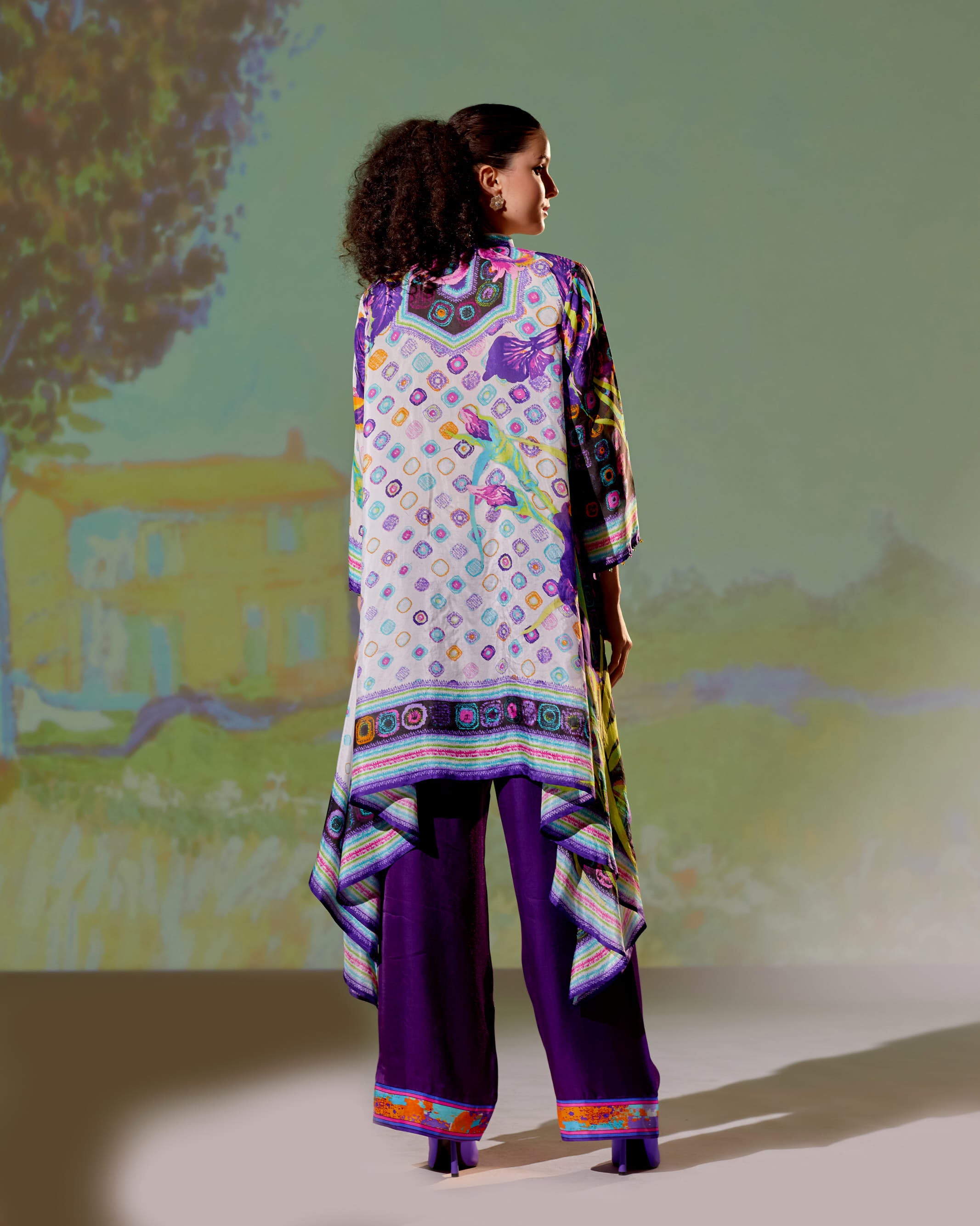 Loving Vincent Iris : Navya - White