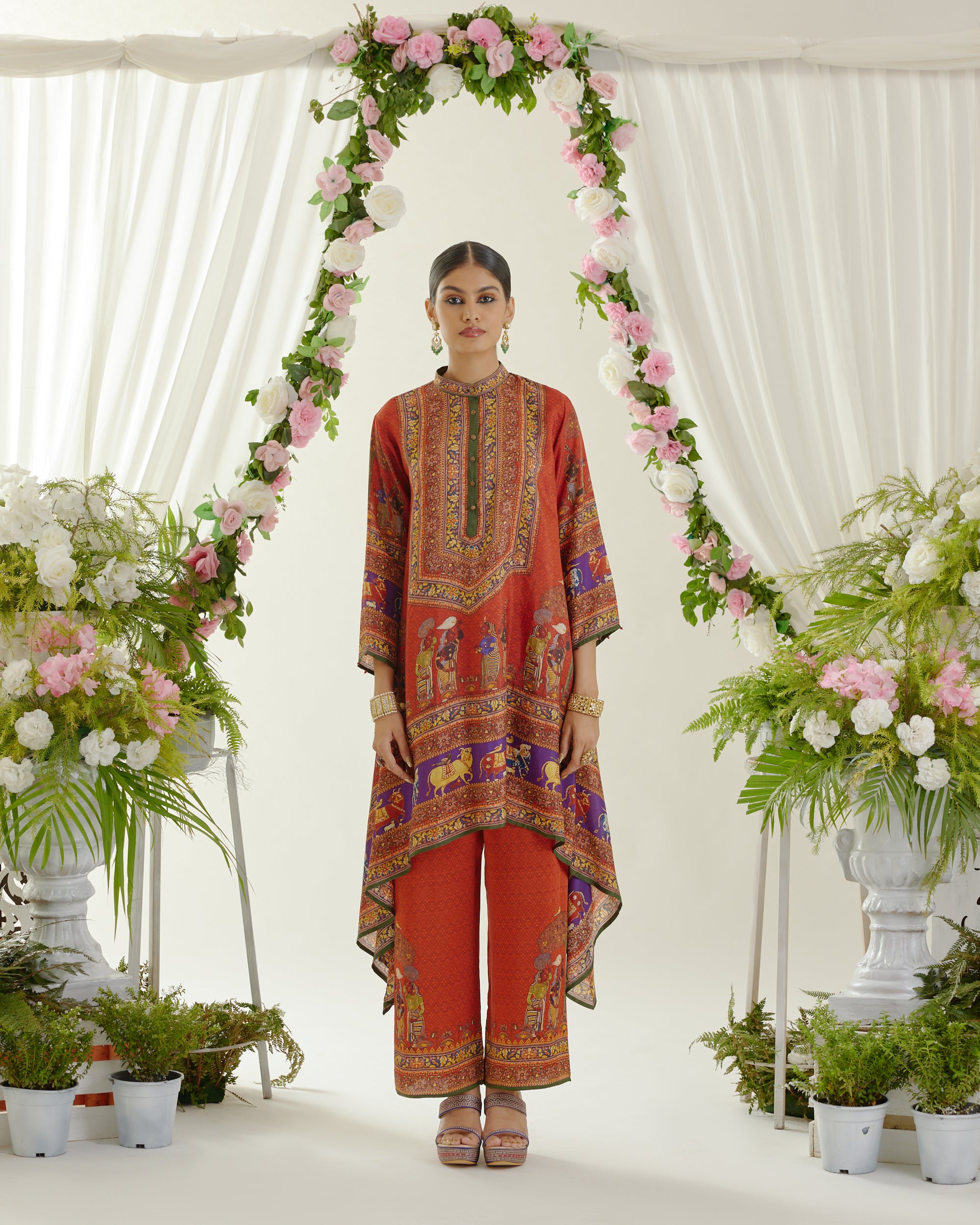 Vrindavan : Navya - Red