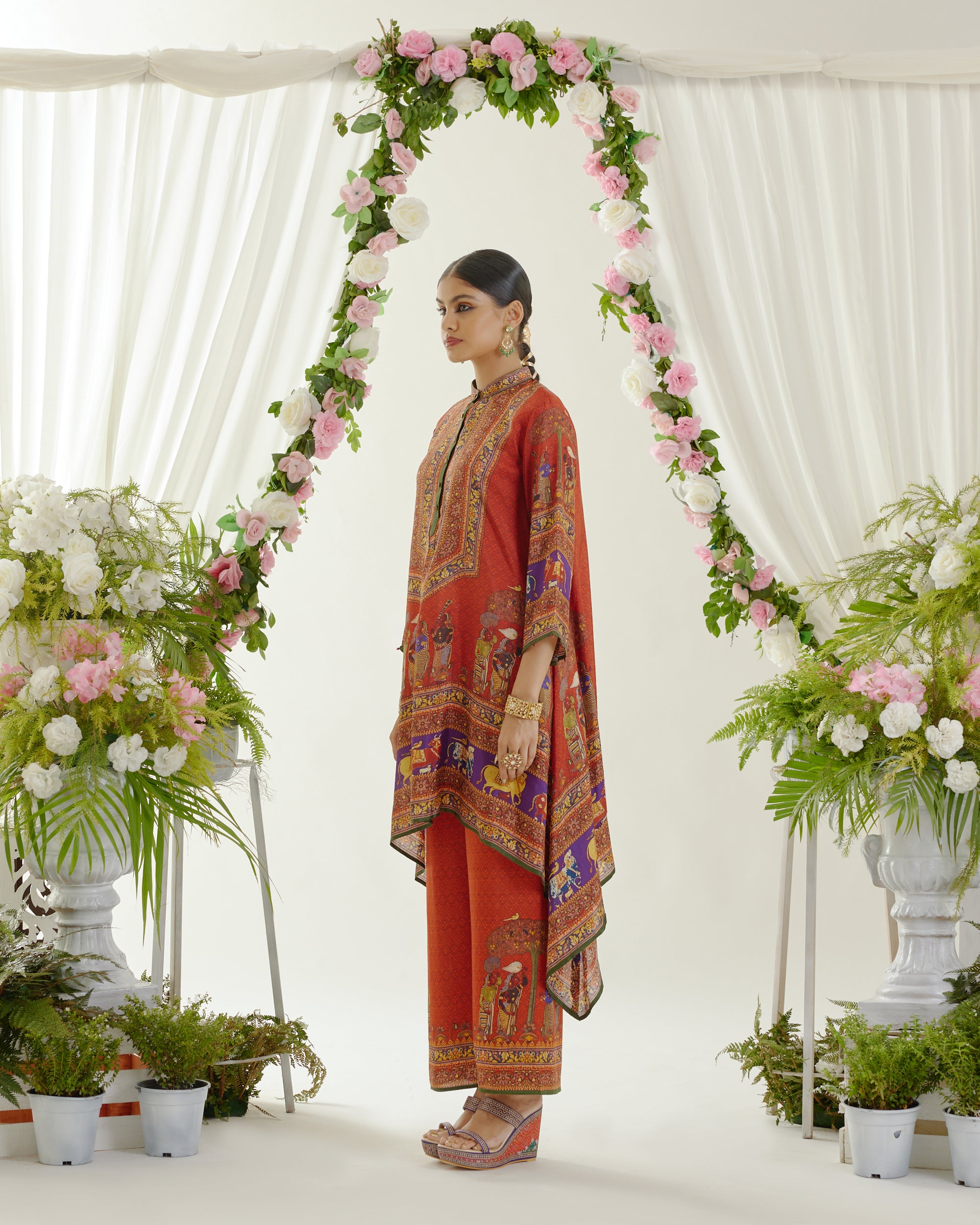 Vrindavan : Navya - Red