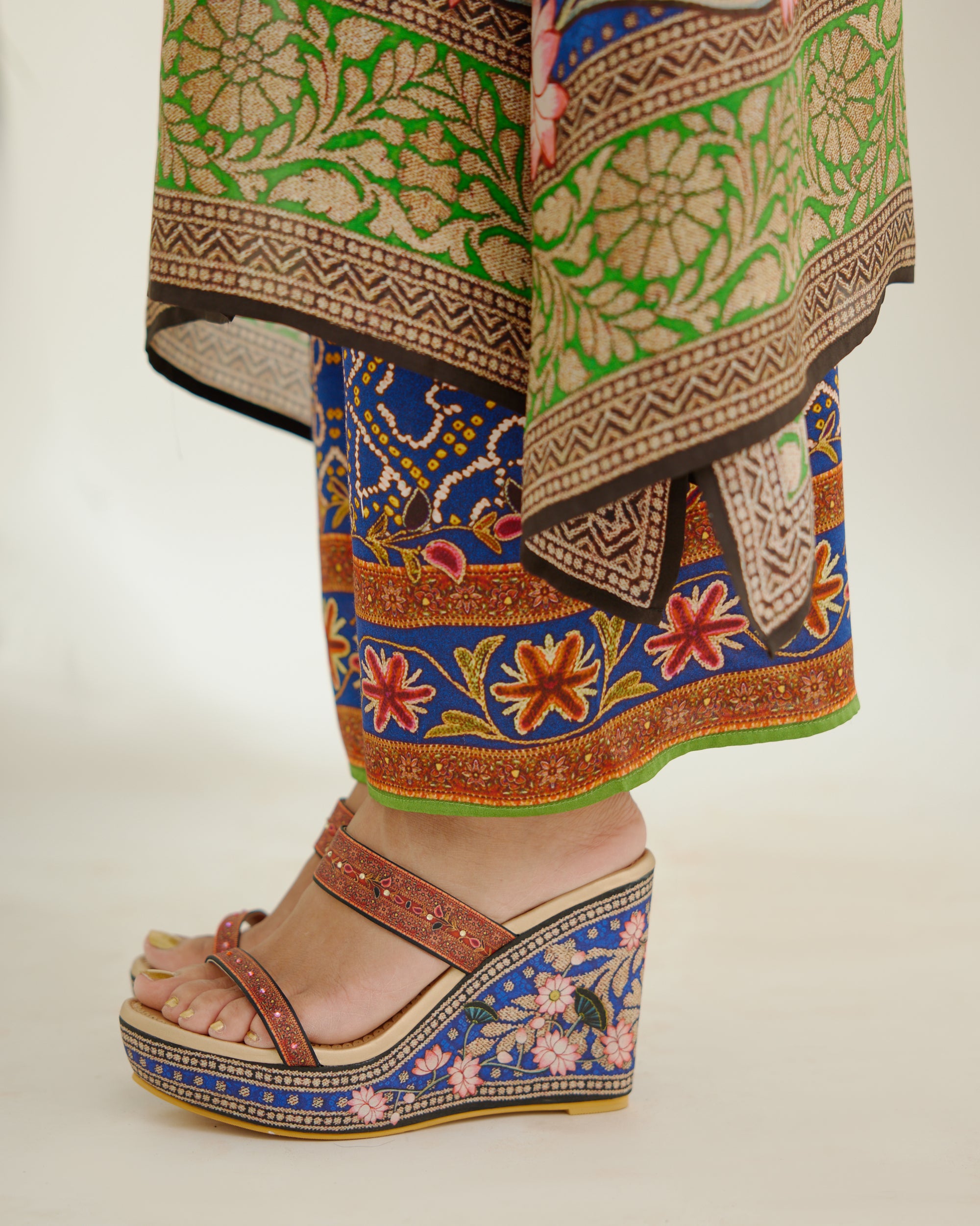 Vrindavan : Zeynep - Blue