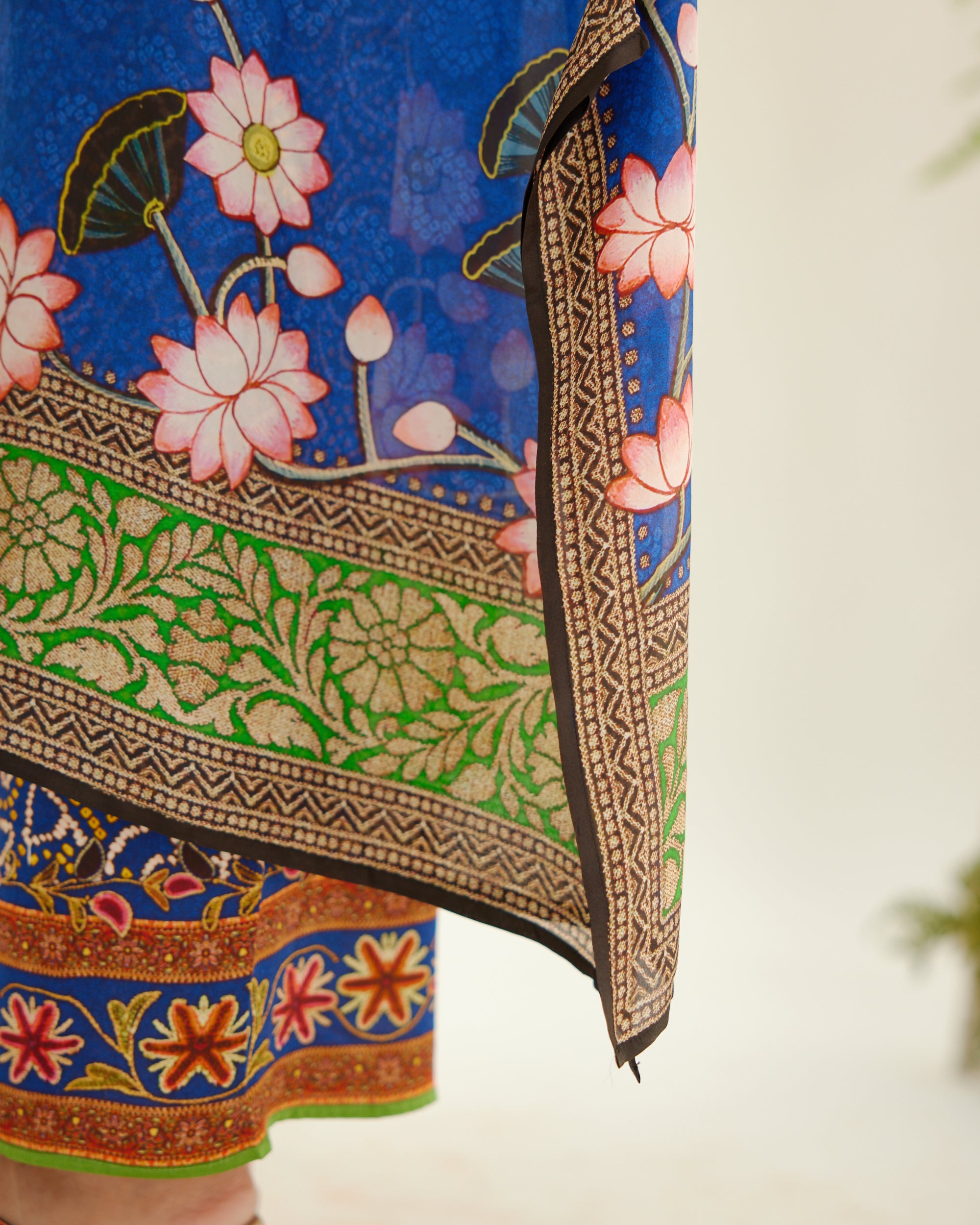 Vrindavan : Zeynep - Blue