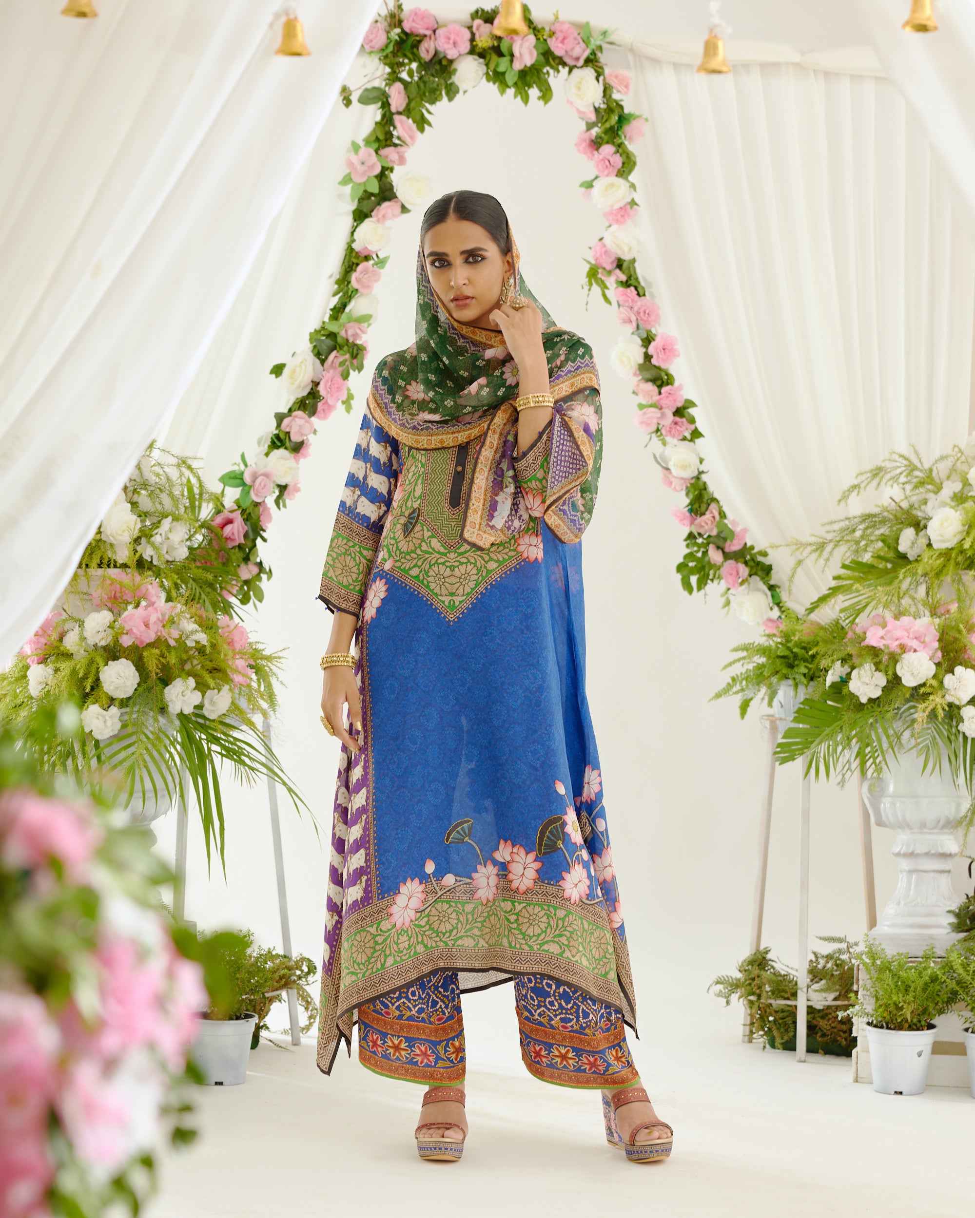 Vrindavan : Zeynep - Blue