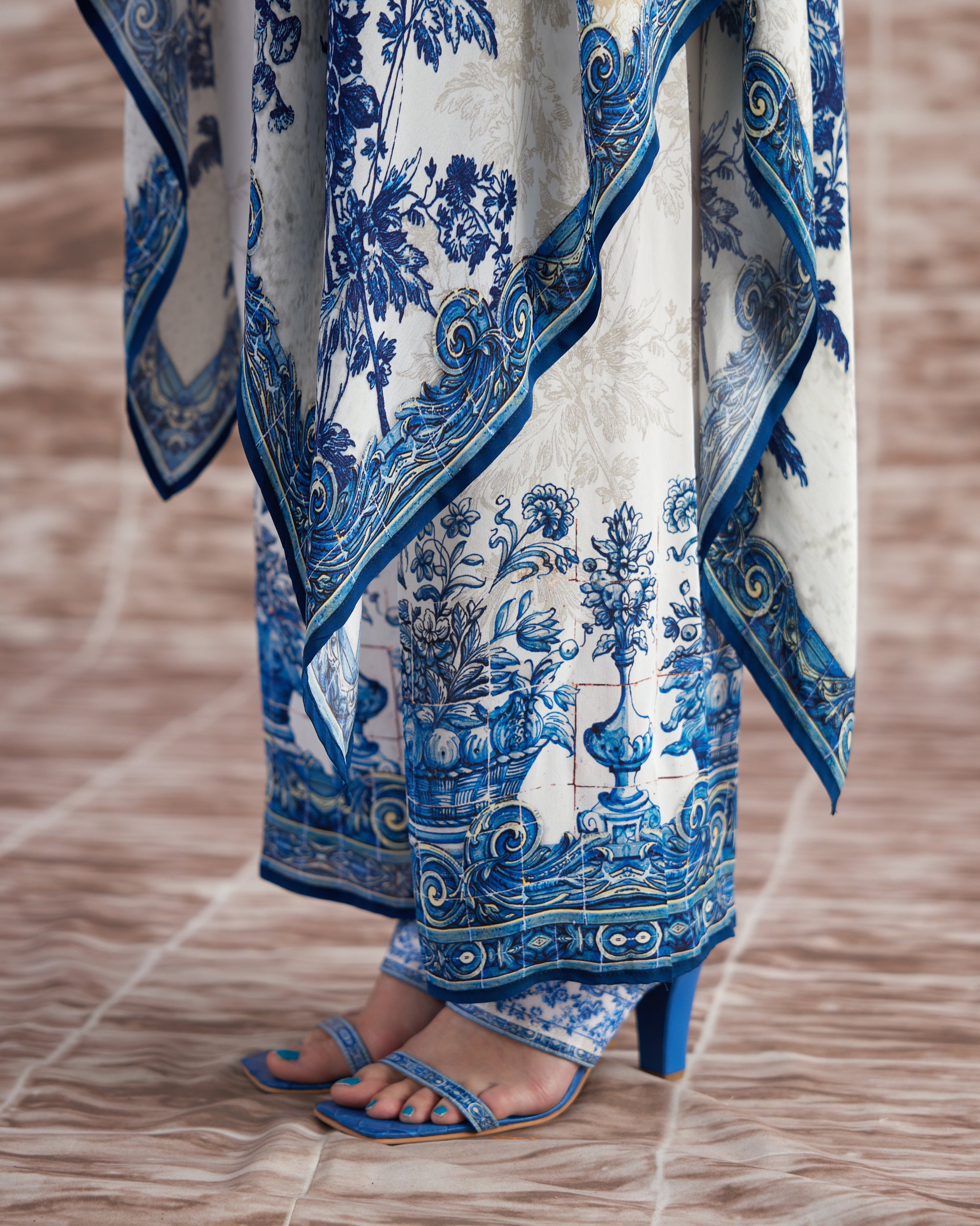 Love in Portofino (Portugal) : Shibani - Blue/White