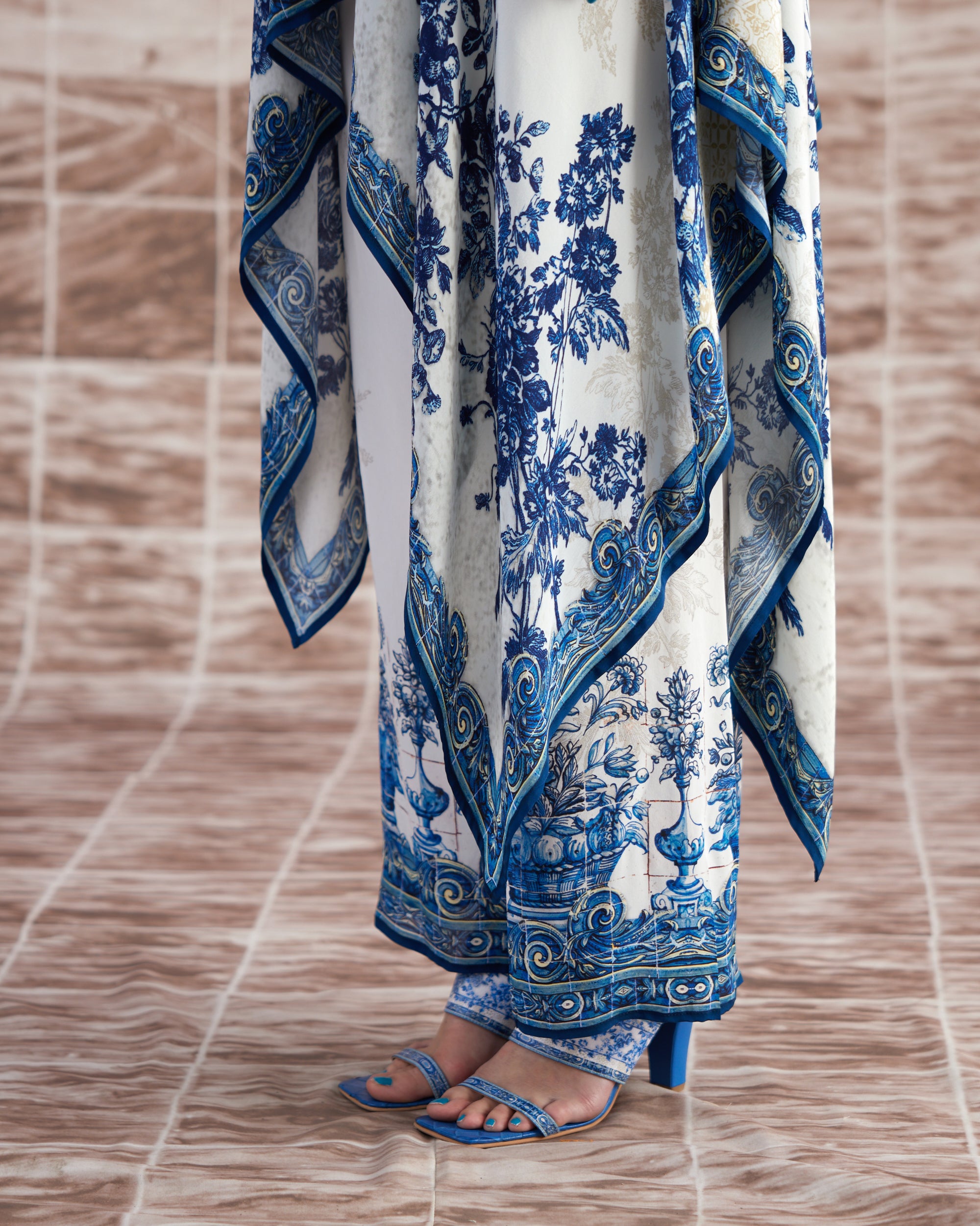 Love in Portofino (Portugal) : Shibani - Blue/White