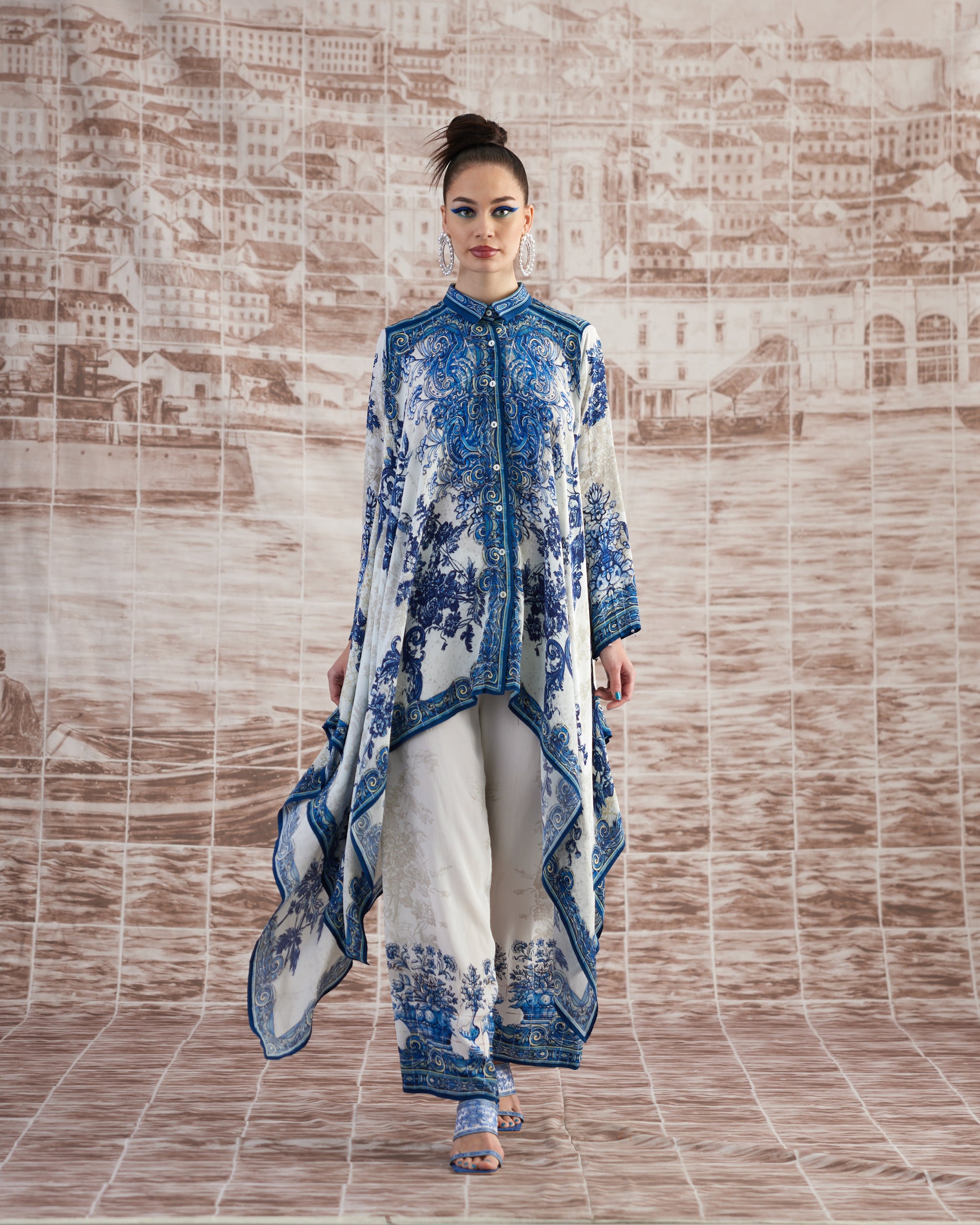 Love in Portofino (Portugal) : Shibani - Blue/White