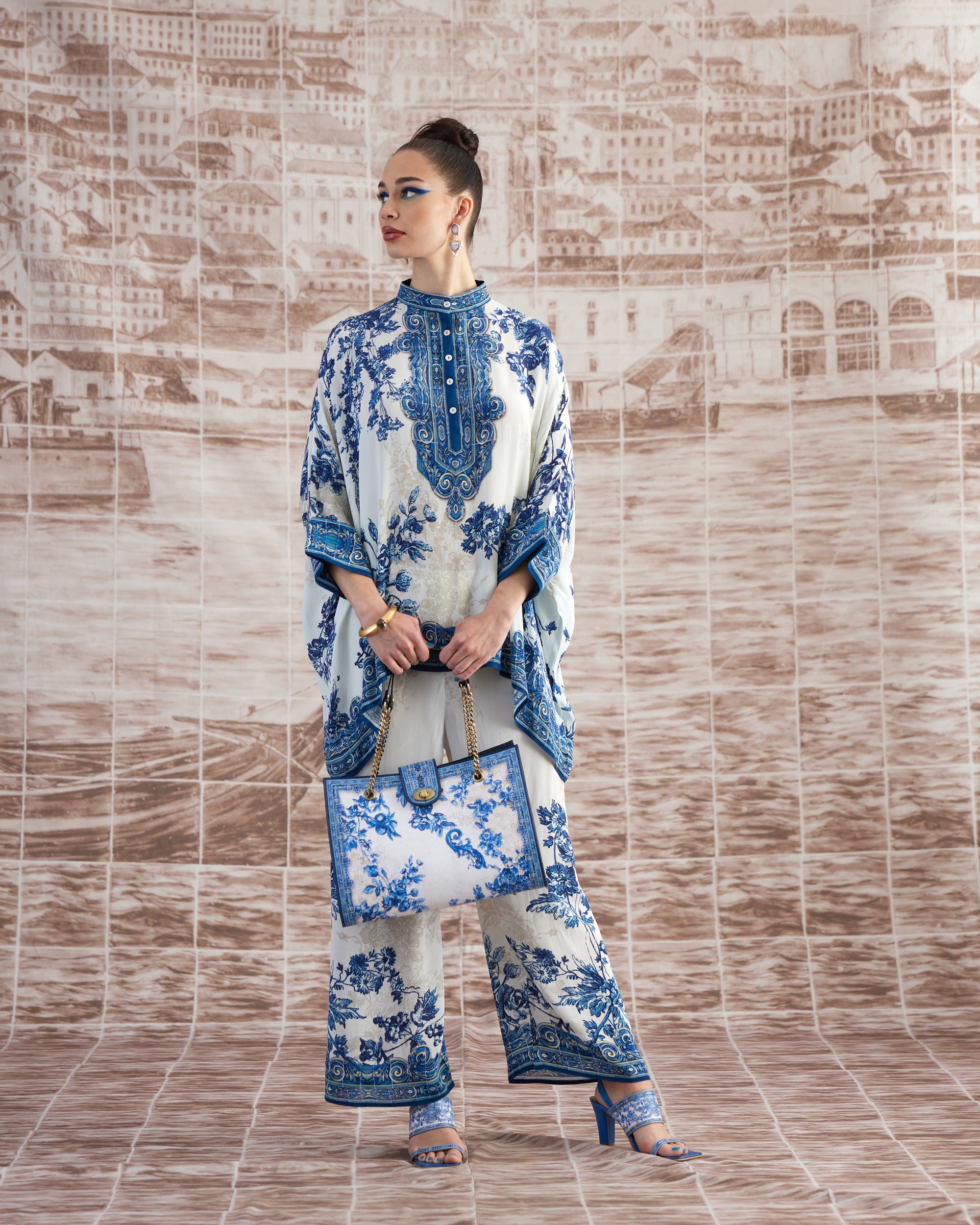 Love in Portofino (Portugal) : Chanel - White/Blue