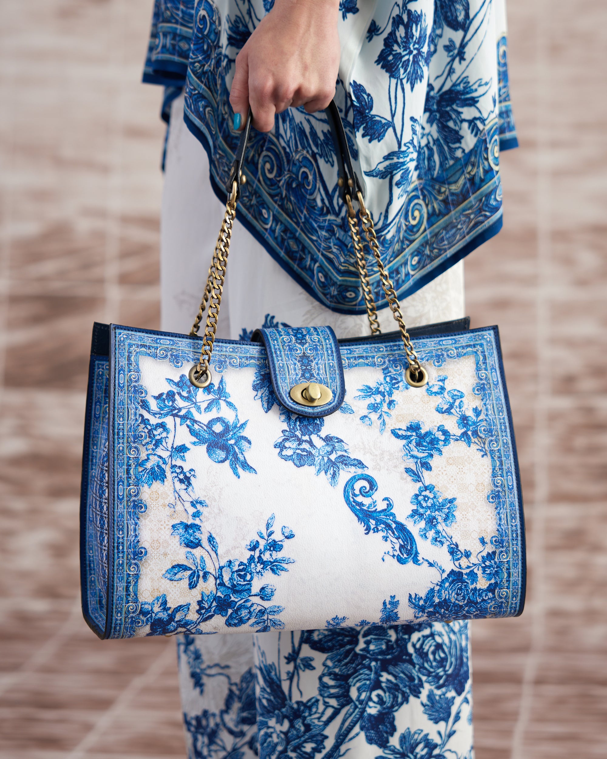 Love in Portofino (Portugal) : Chanel - White/Blue