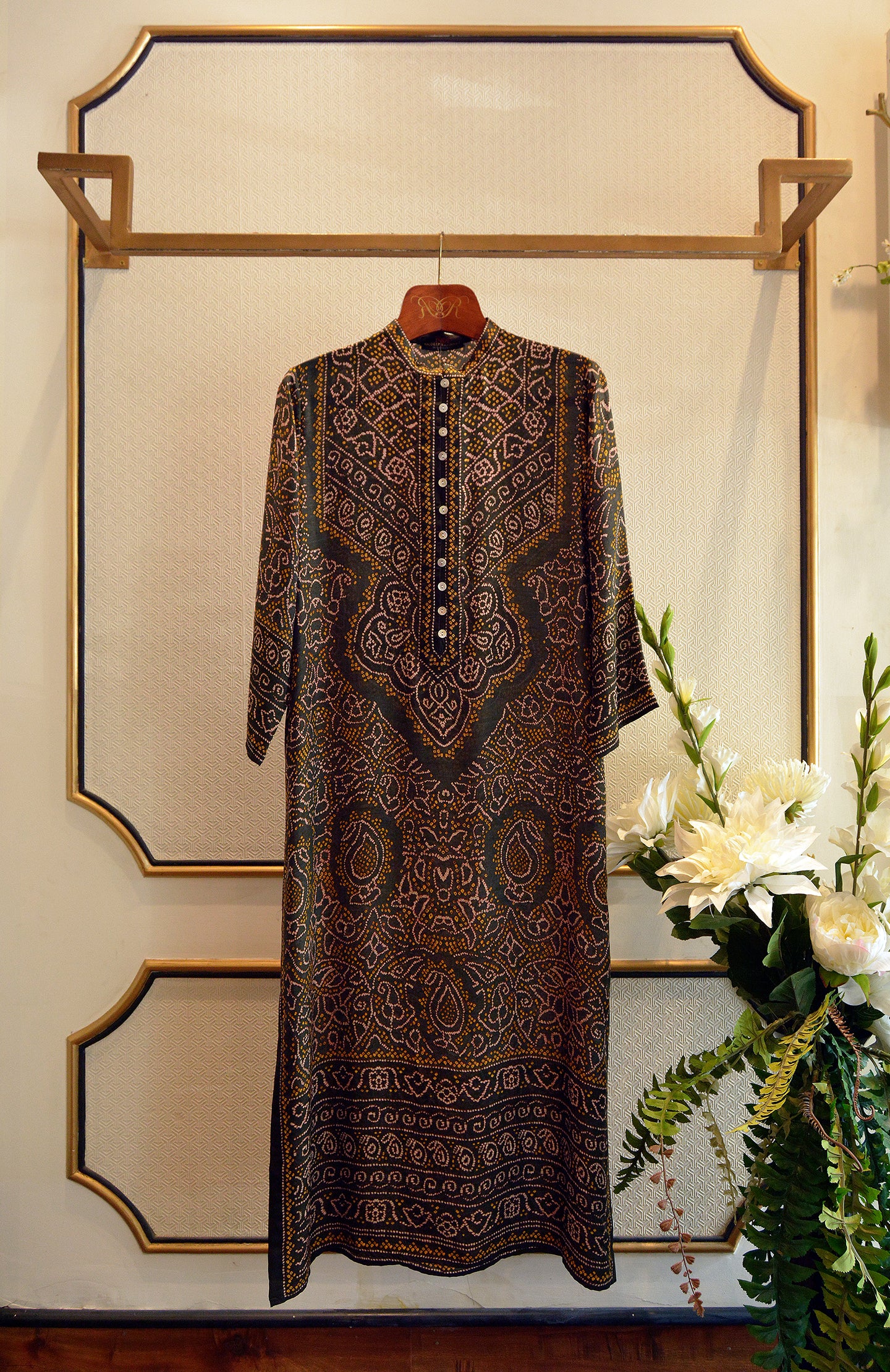 Bandhej : Ramin Charcoal