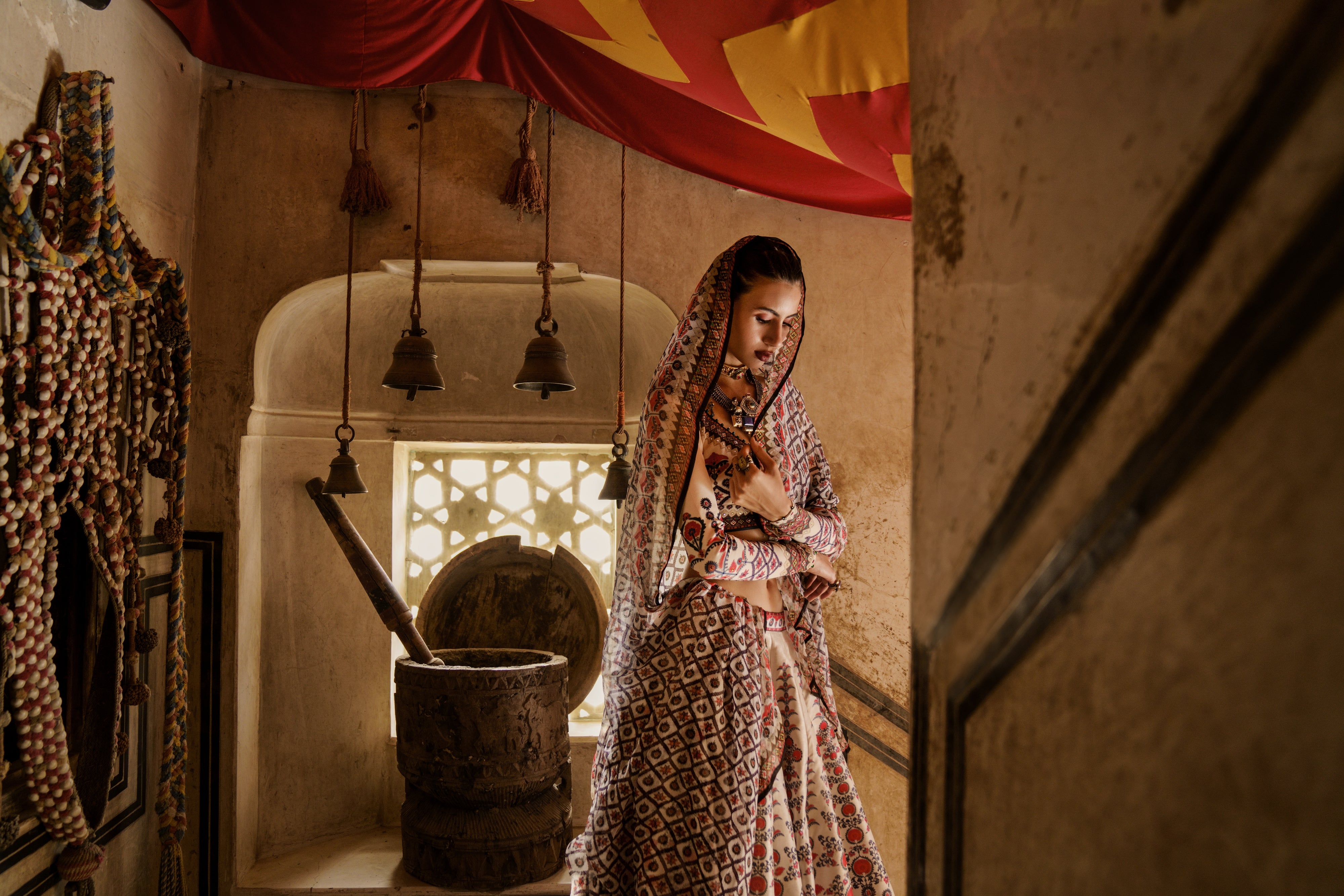 Tashkent : Suzani Leela - Ivory/Red