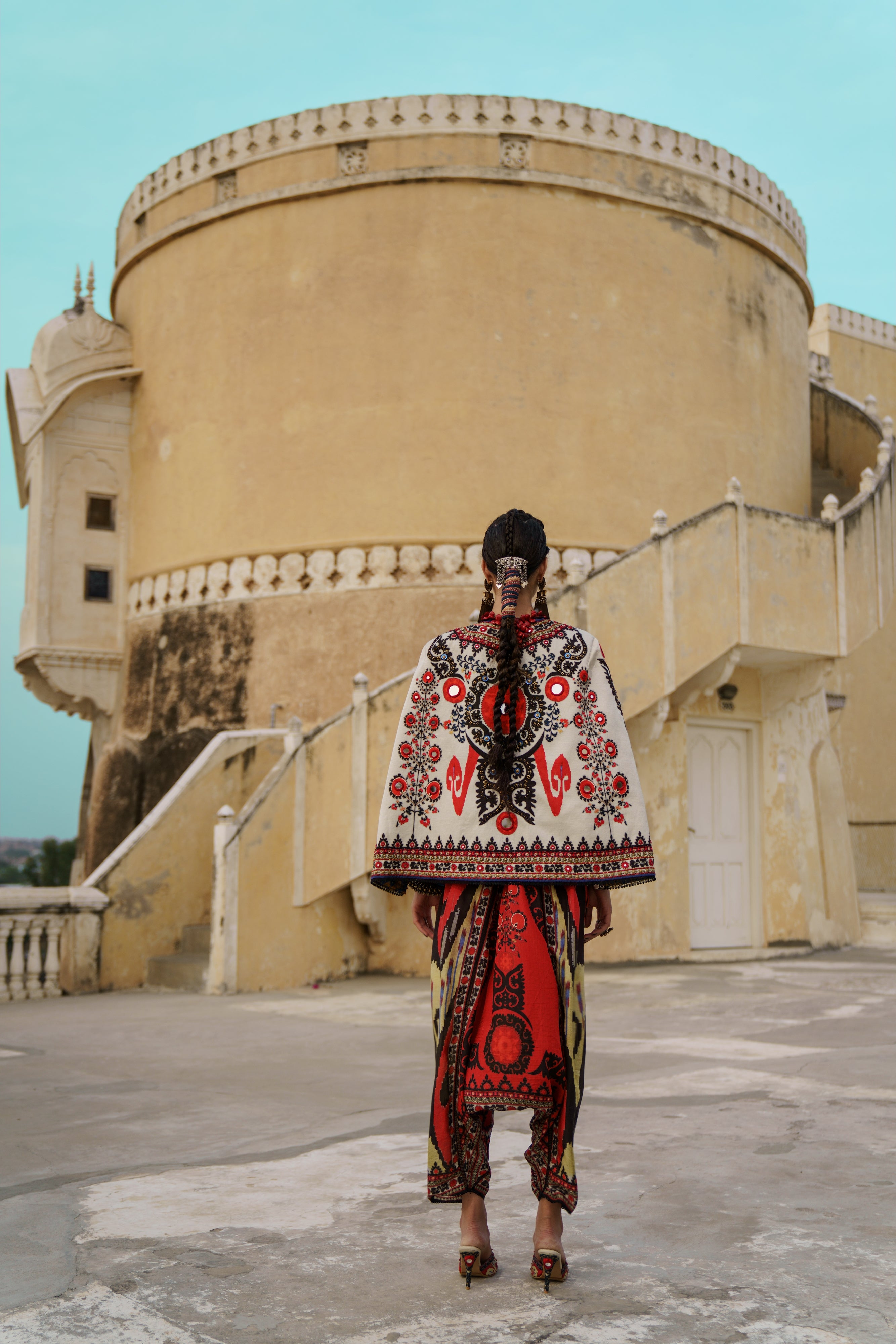 Tashkent : Madina - Eggshell/Red