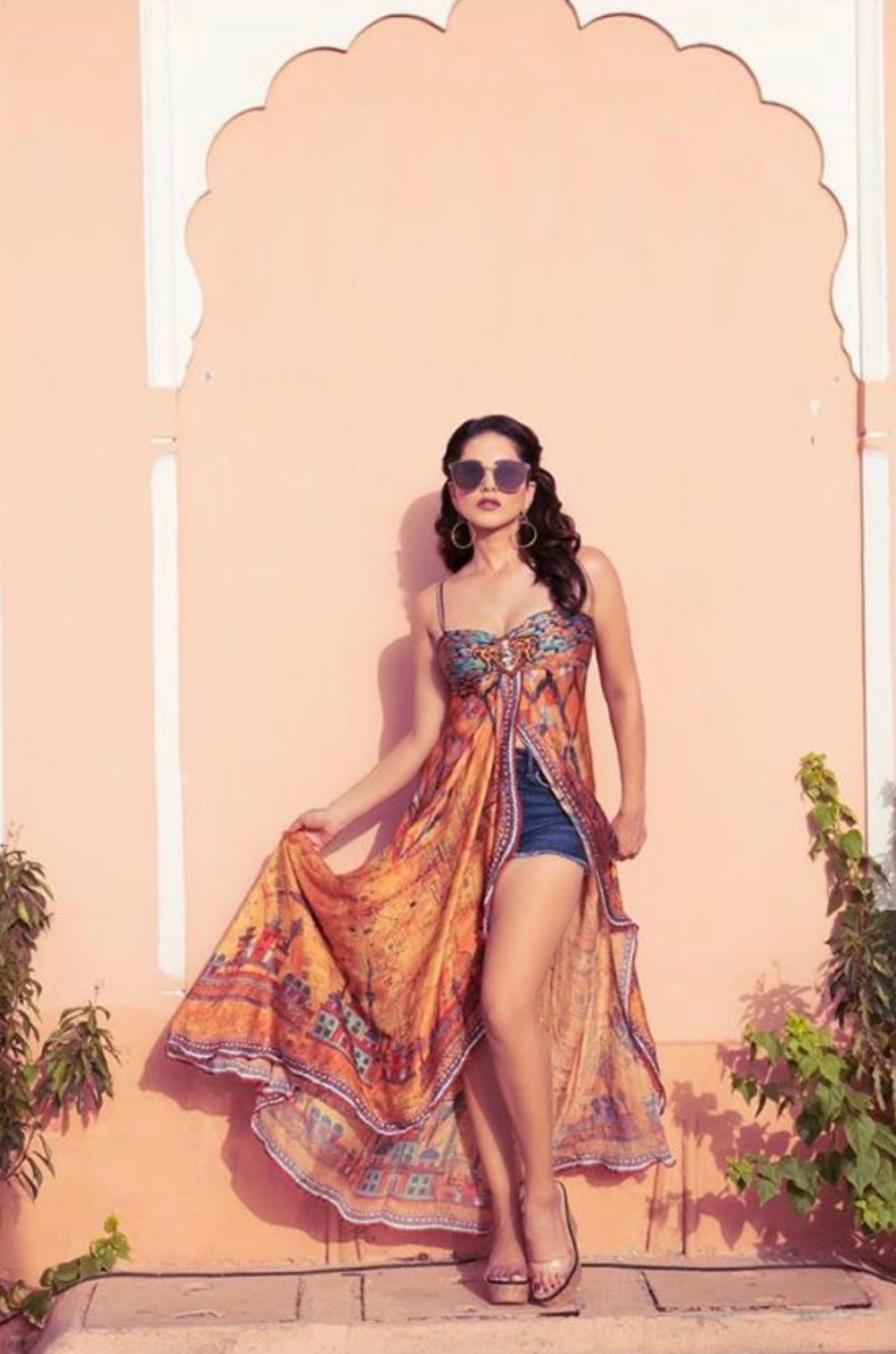 Sunny Leone (sunnyleone)