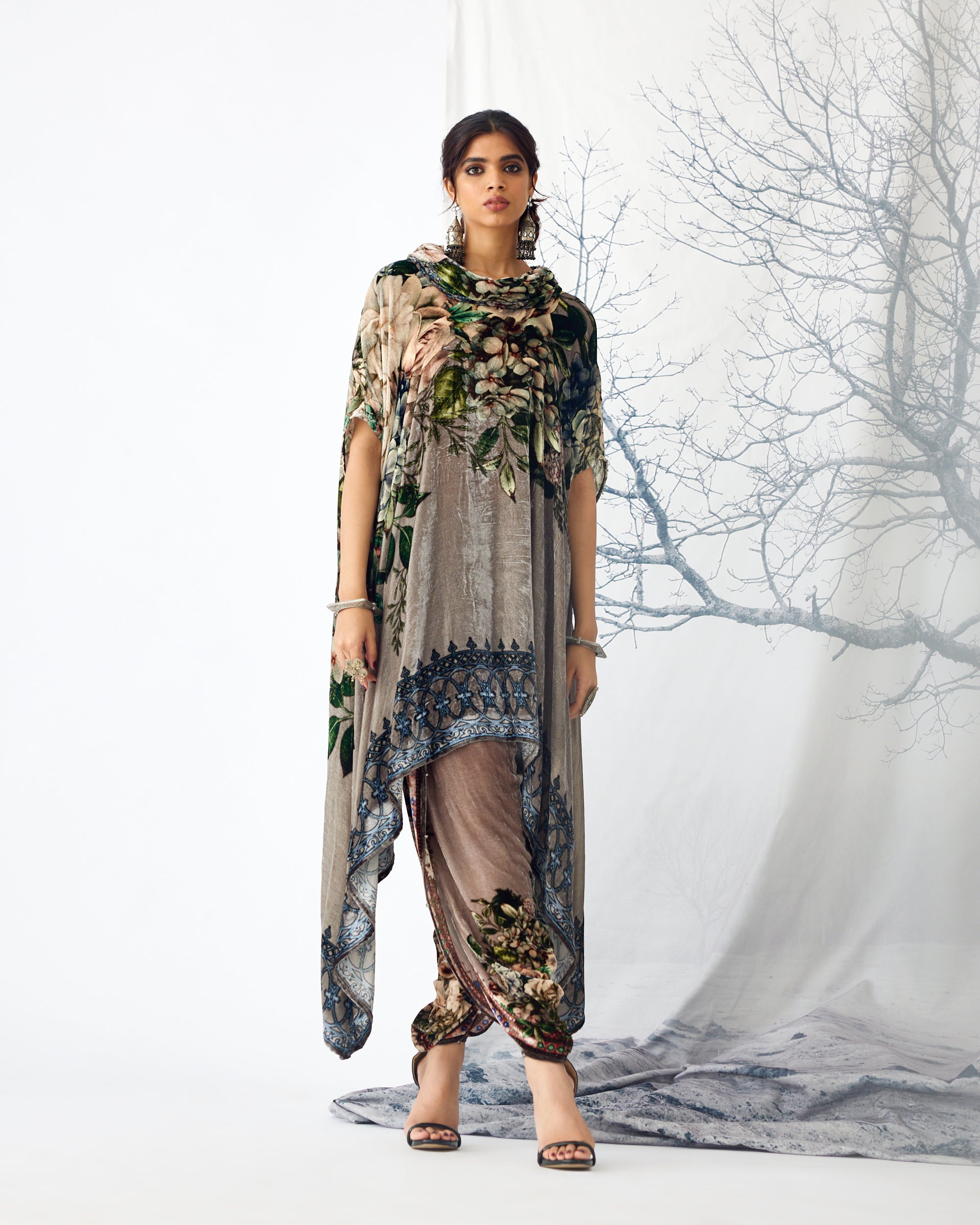 A Notting Hill Winter : Lavanya - Taupe