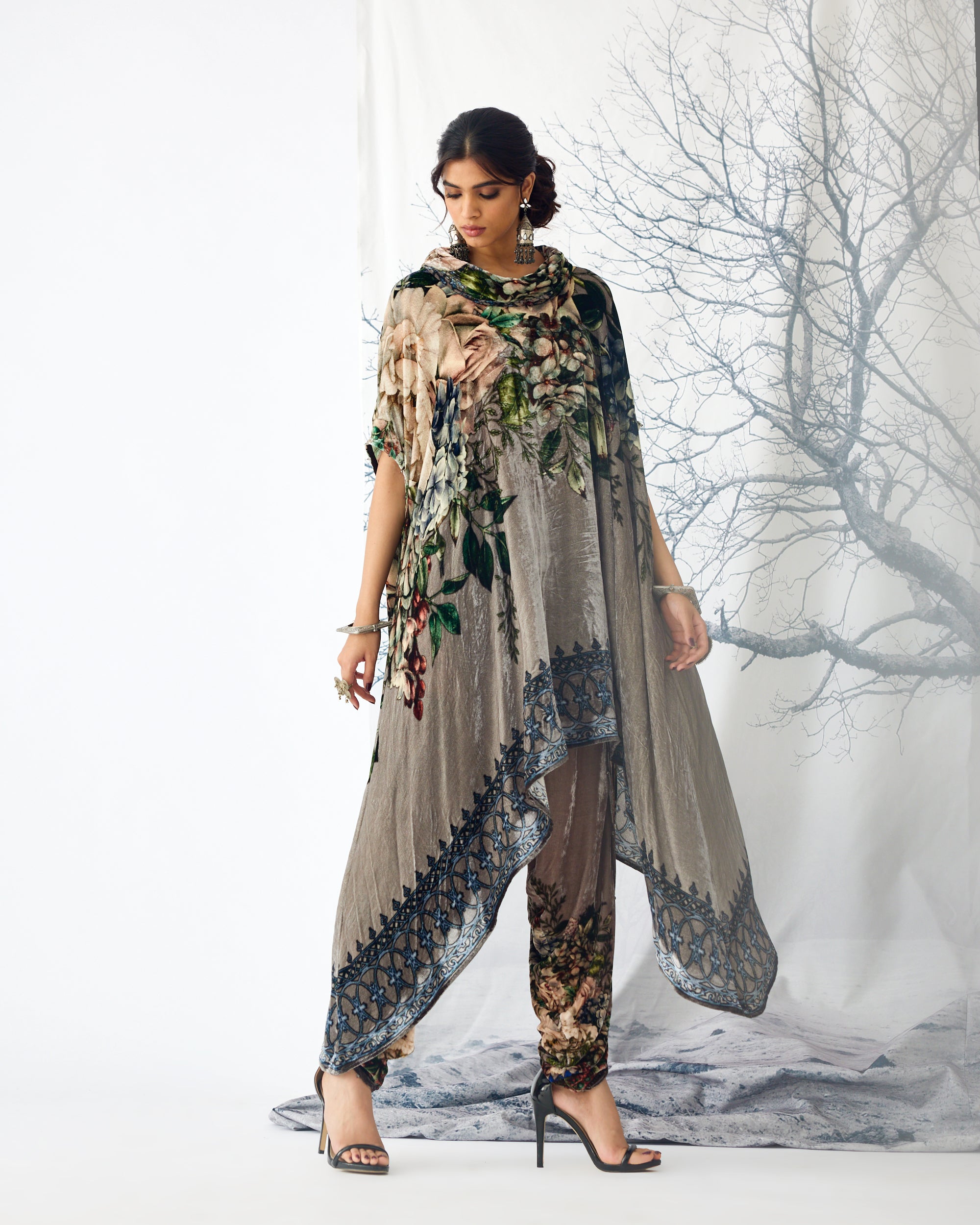 A Notting Hill Winter : Lavanya - Taupe