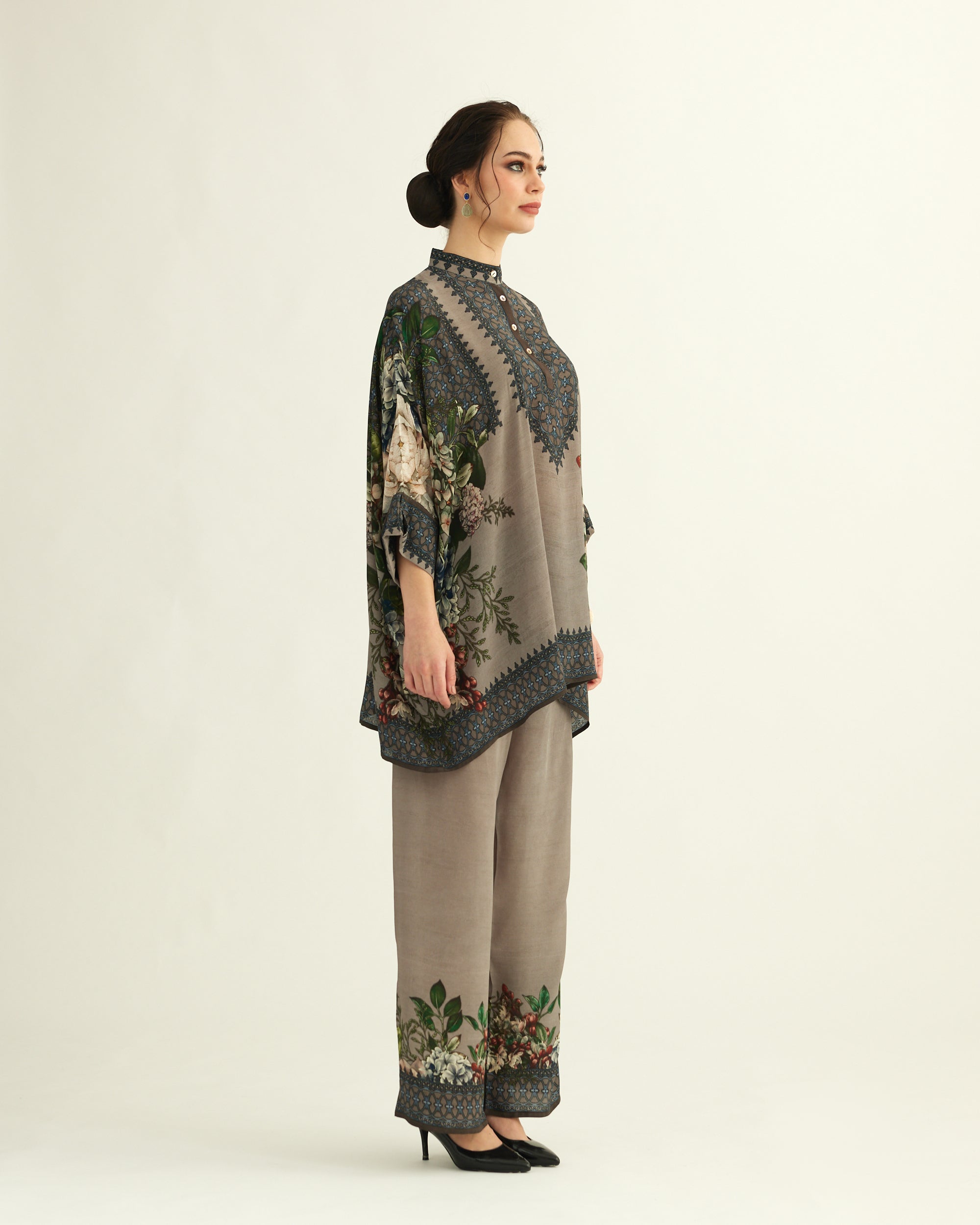 A Notting Hill Summer : Chanel - Taupe