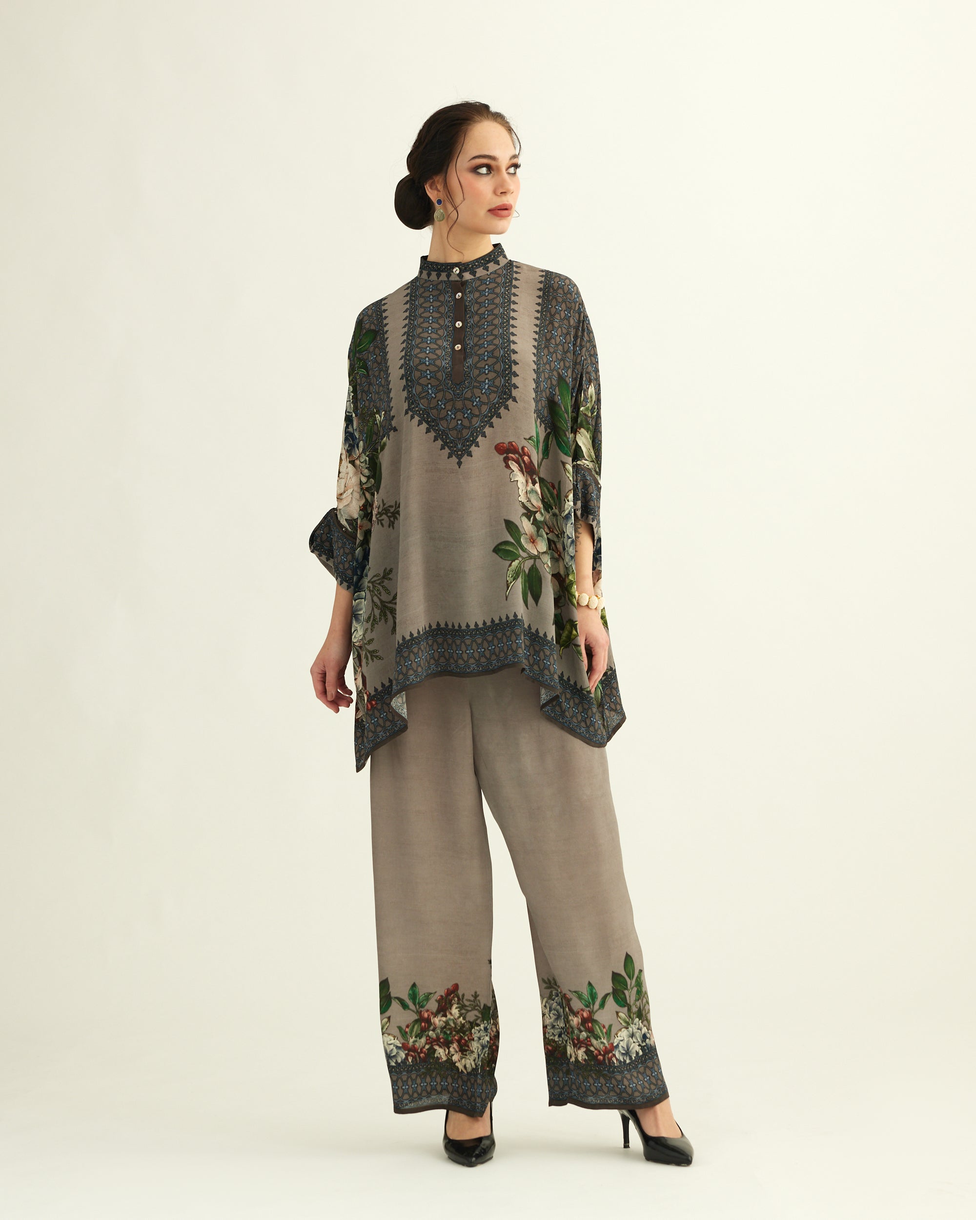 A Notting Hill Summer : Chanel - Taupe