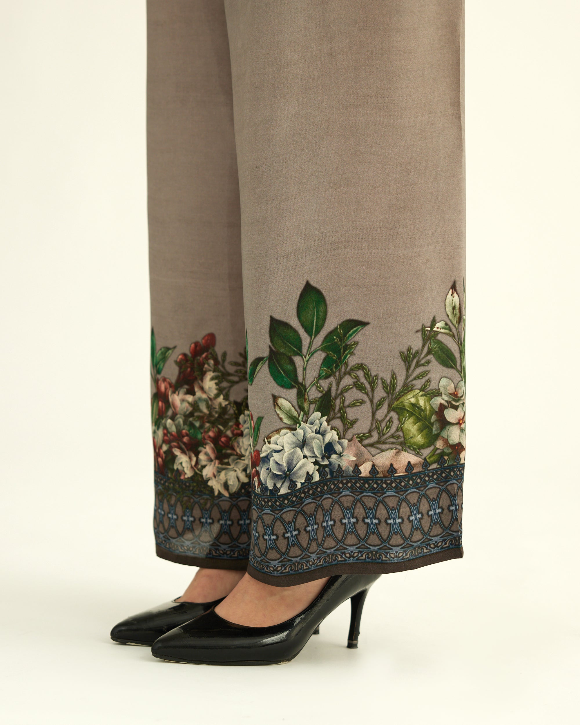 A Notting Hill Summer : Chanel - Taupe