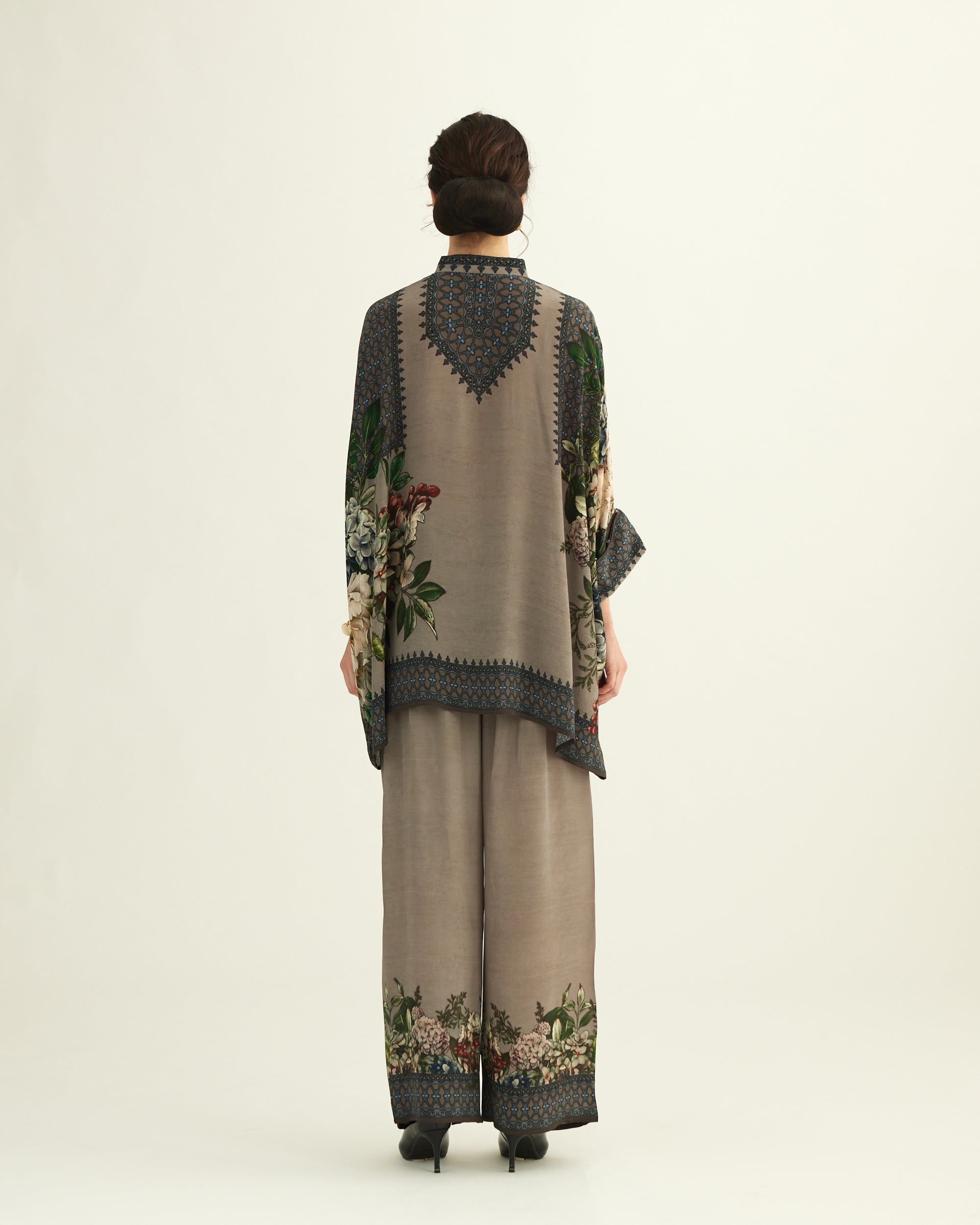 A Notting Hill Summer : Chanel - Taupe