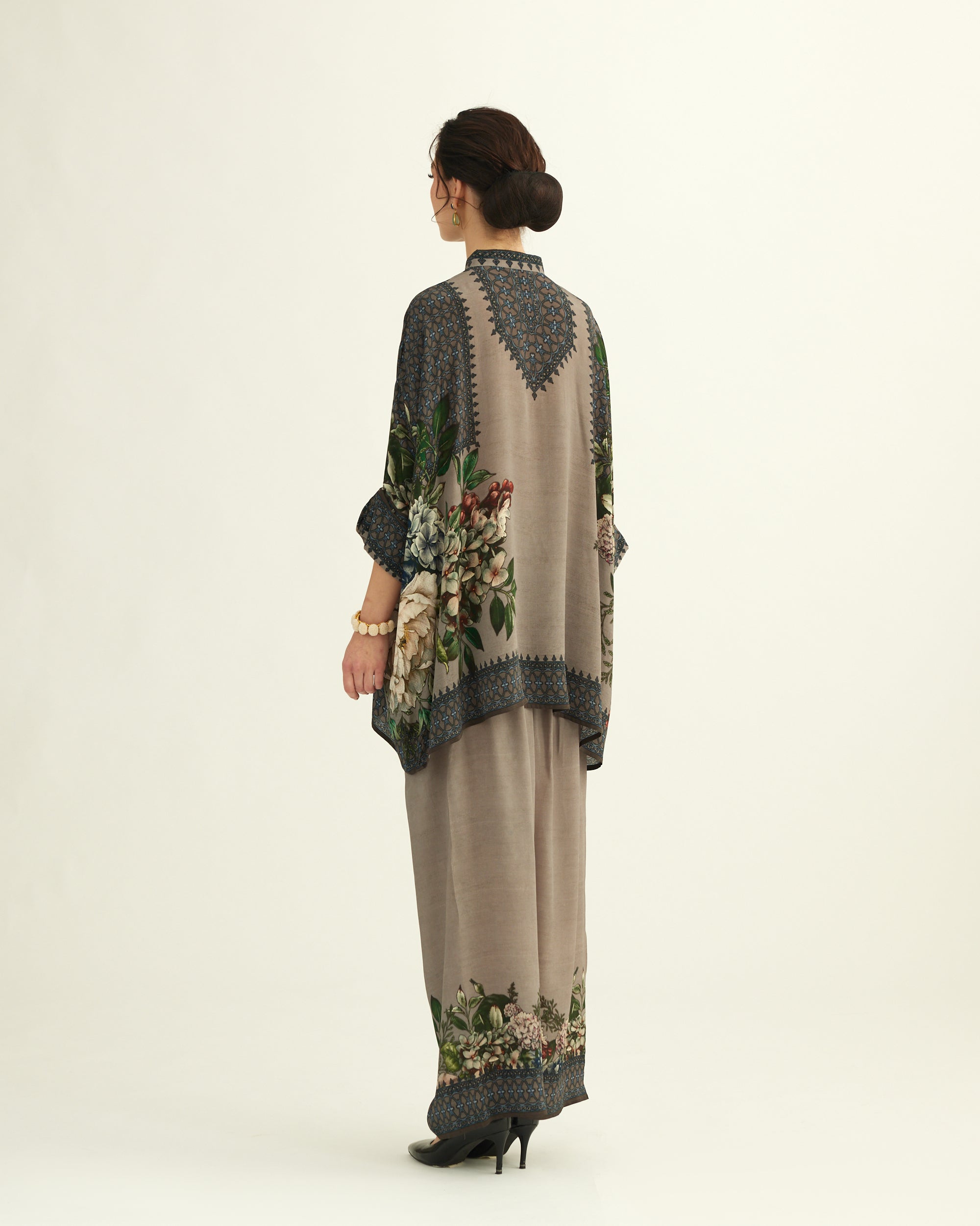 A Notting Hill Summer : Chanel - Taupe