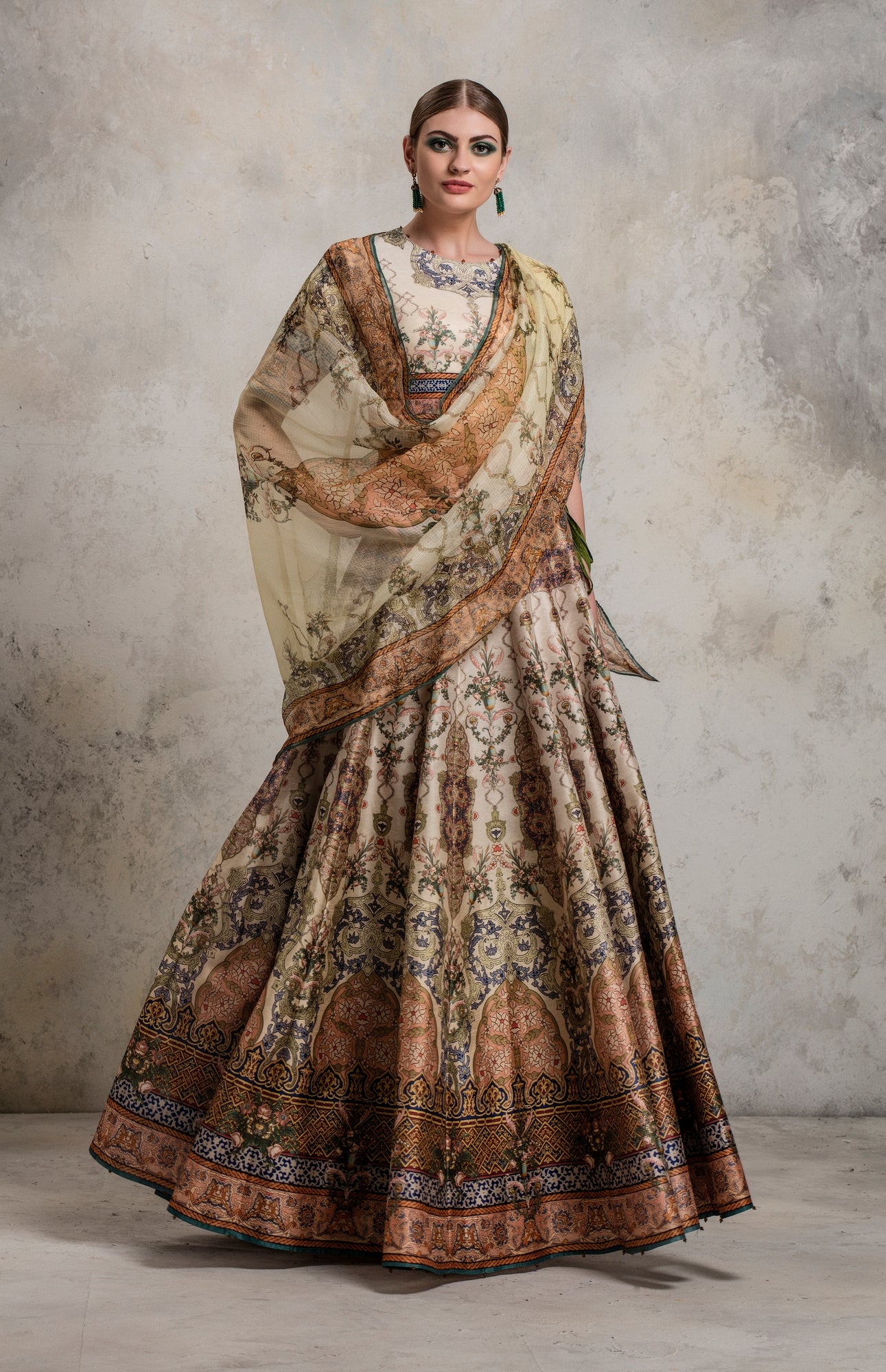 Esila Leela Gold