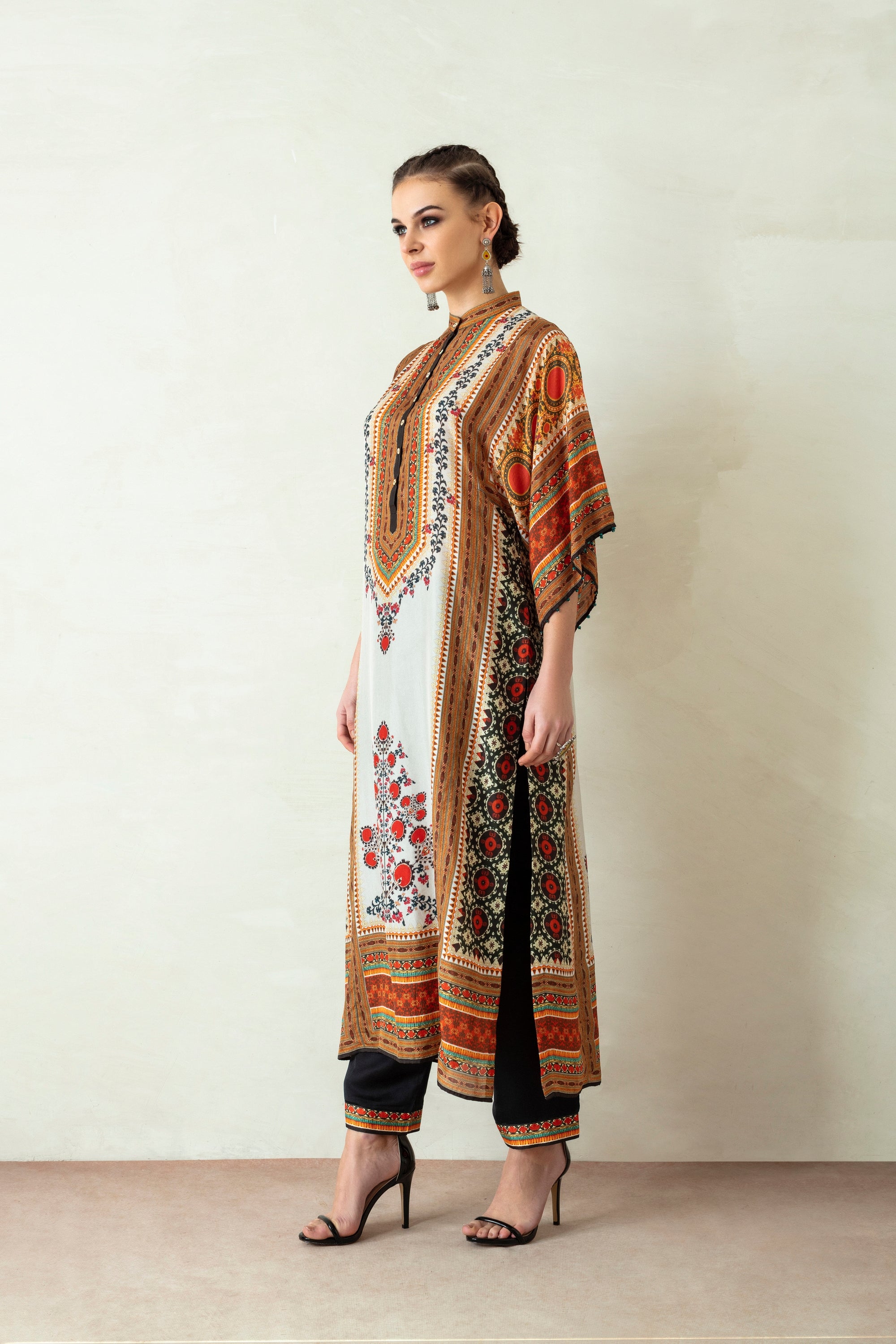 Suzani : Gayatri - Ivory