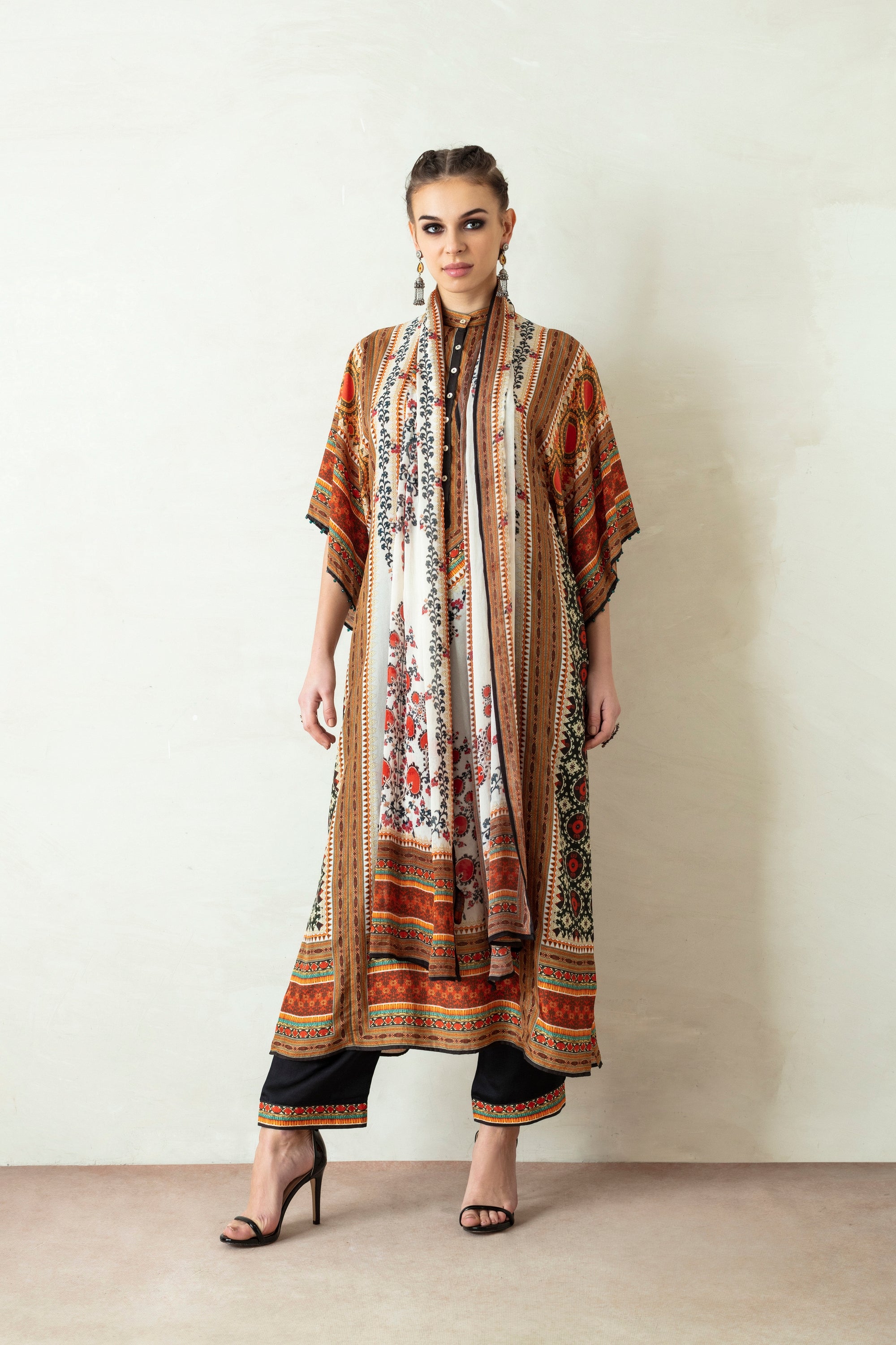 Suzani : Gayatri - Ivory