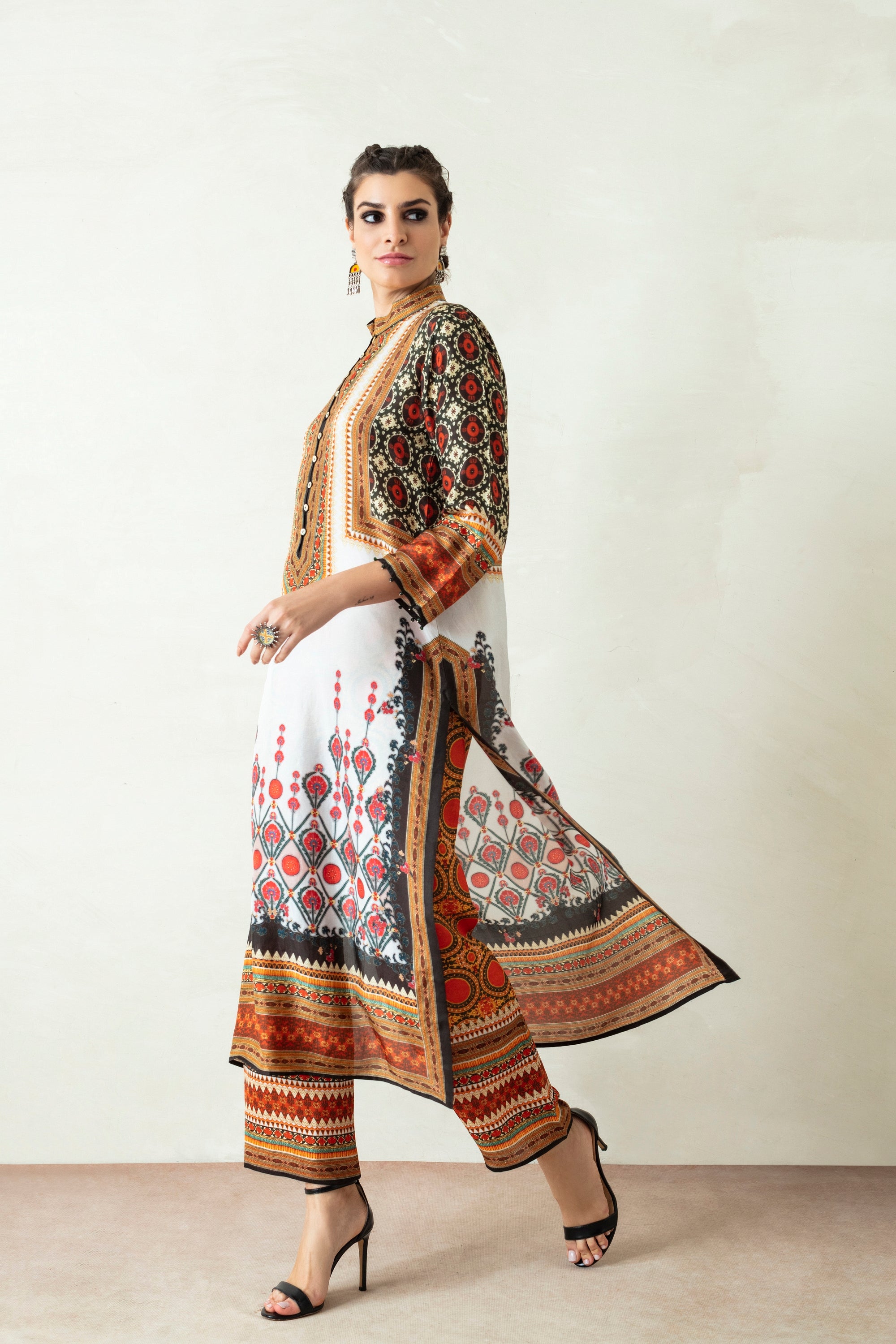 Suzani : Ramin - Ivory/Black