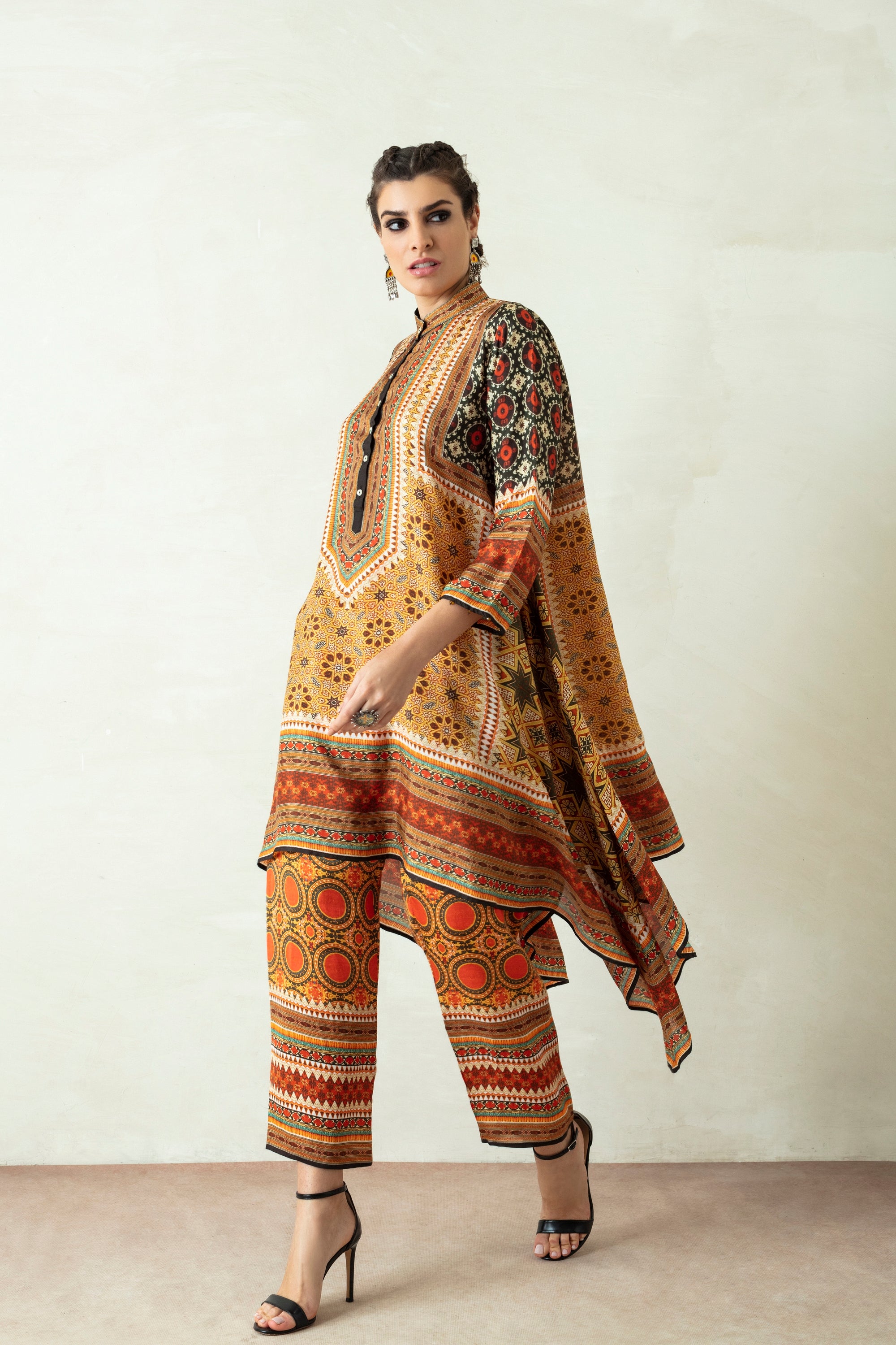 Suzani : Navya - Multi