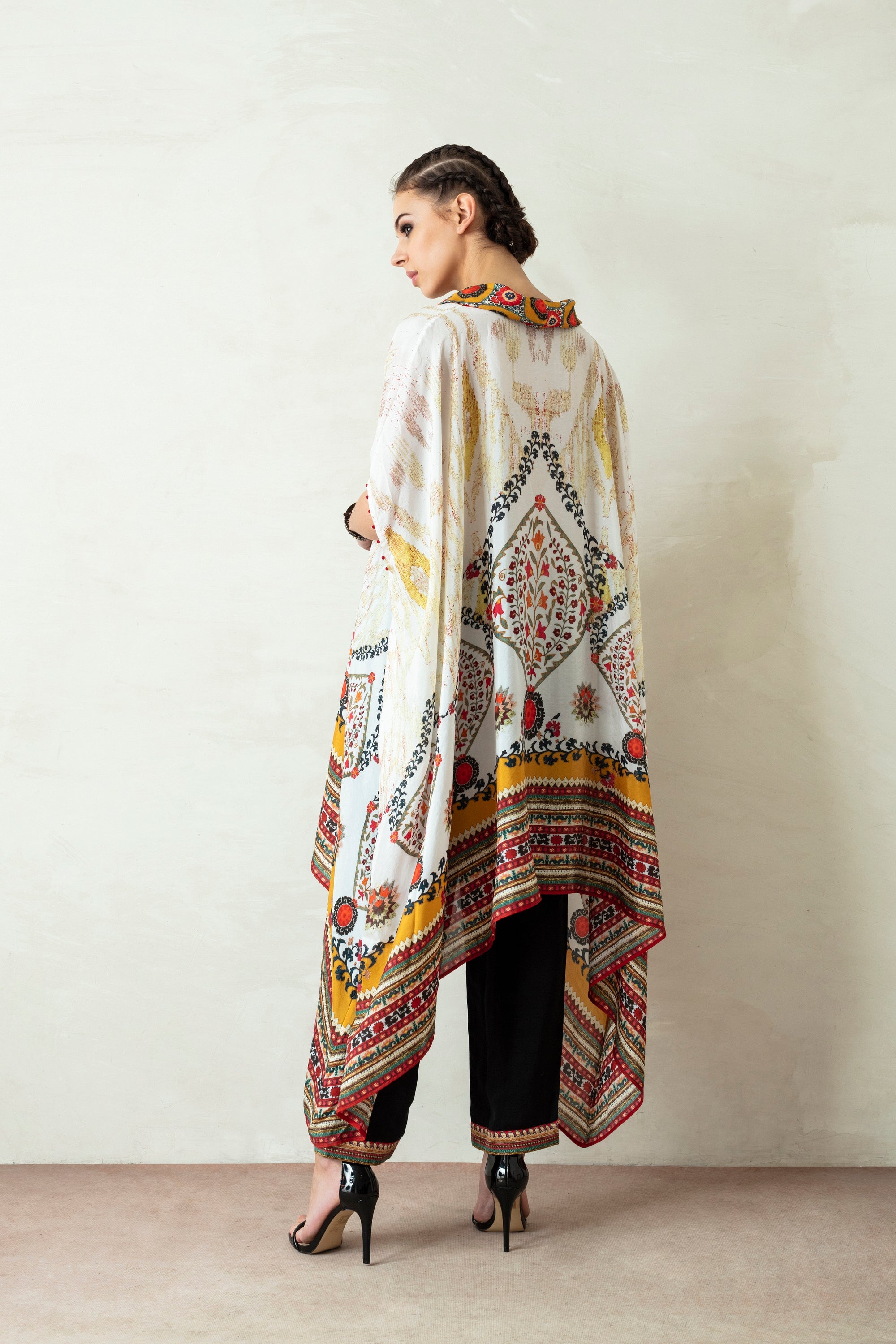 Uzbek : Lavanya - Ivory