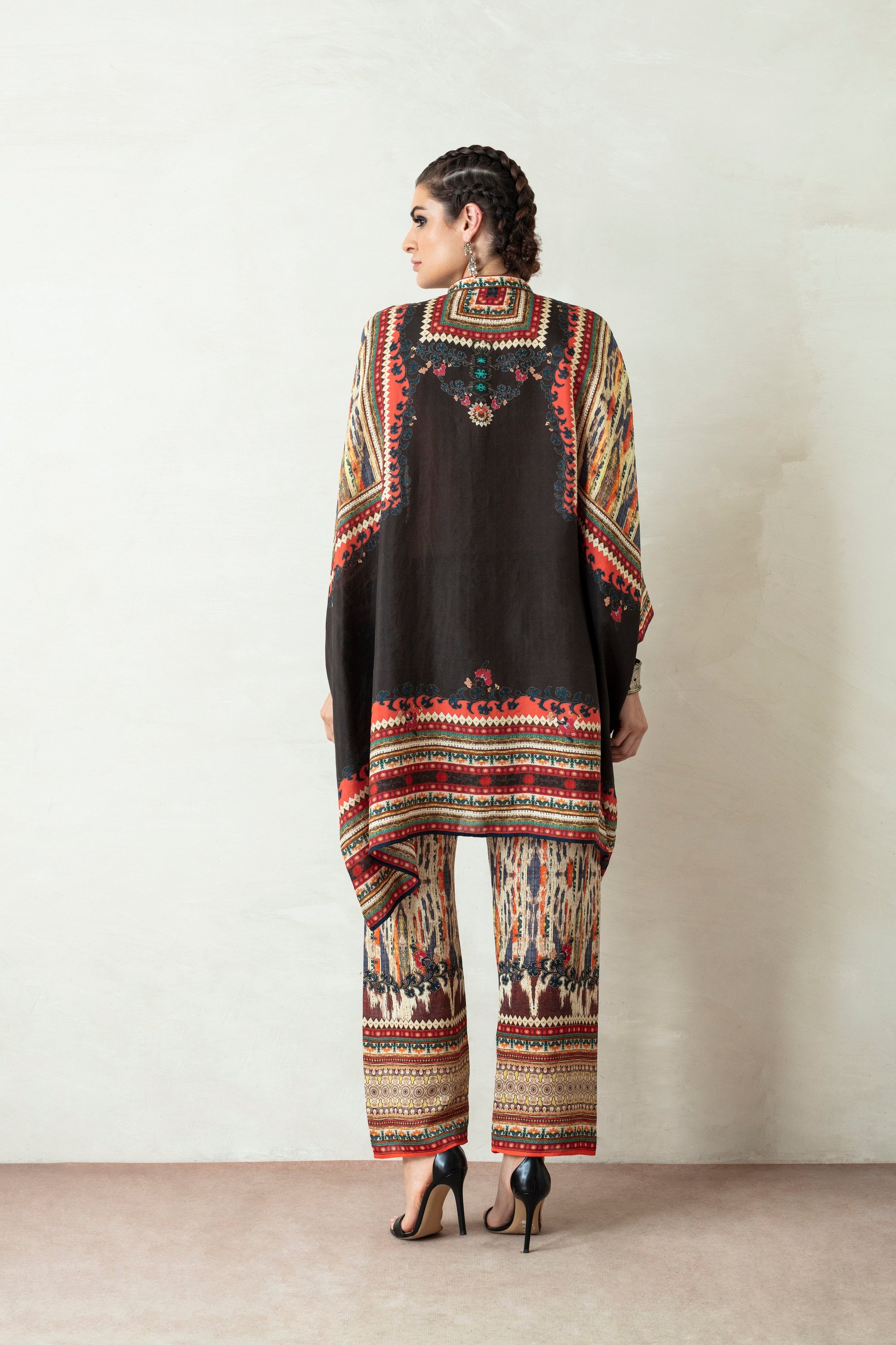 Uzbek : Chanel - Charcoal